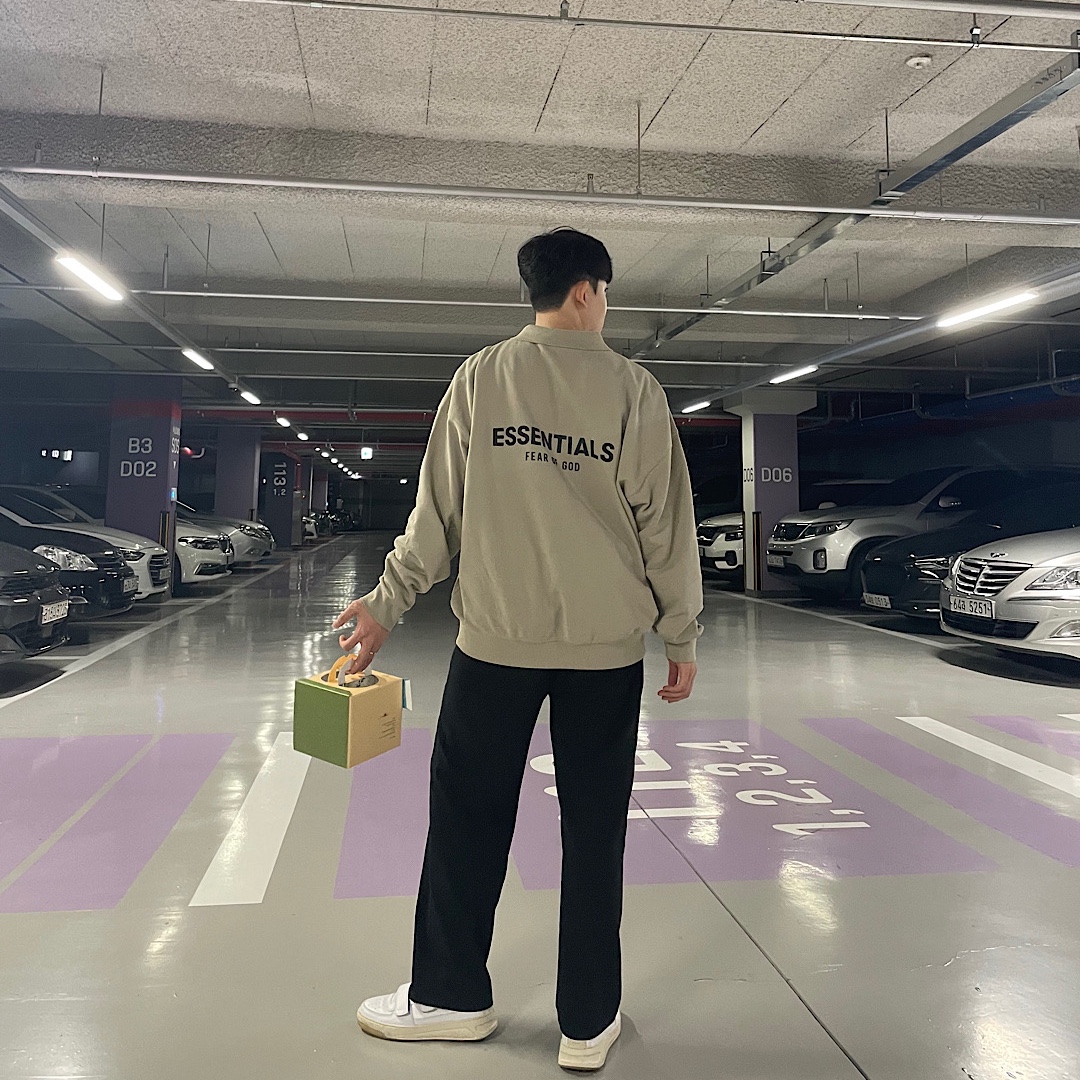 Essentials Long Sleeve Boxy Polo Olive - 20FW, Acne Studios Perey Velcro Strap Sneakers White - 19FW/20SS 착용 스타일