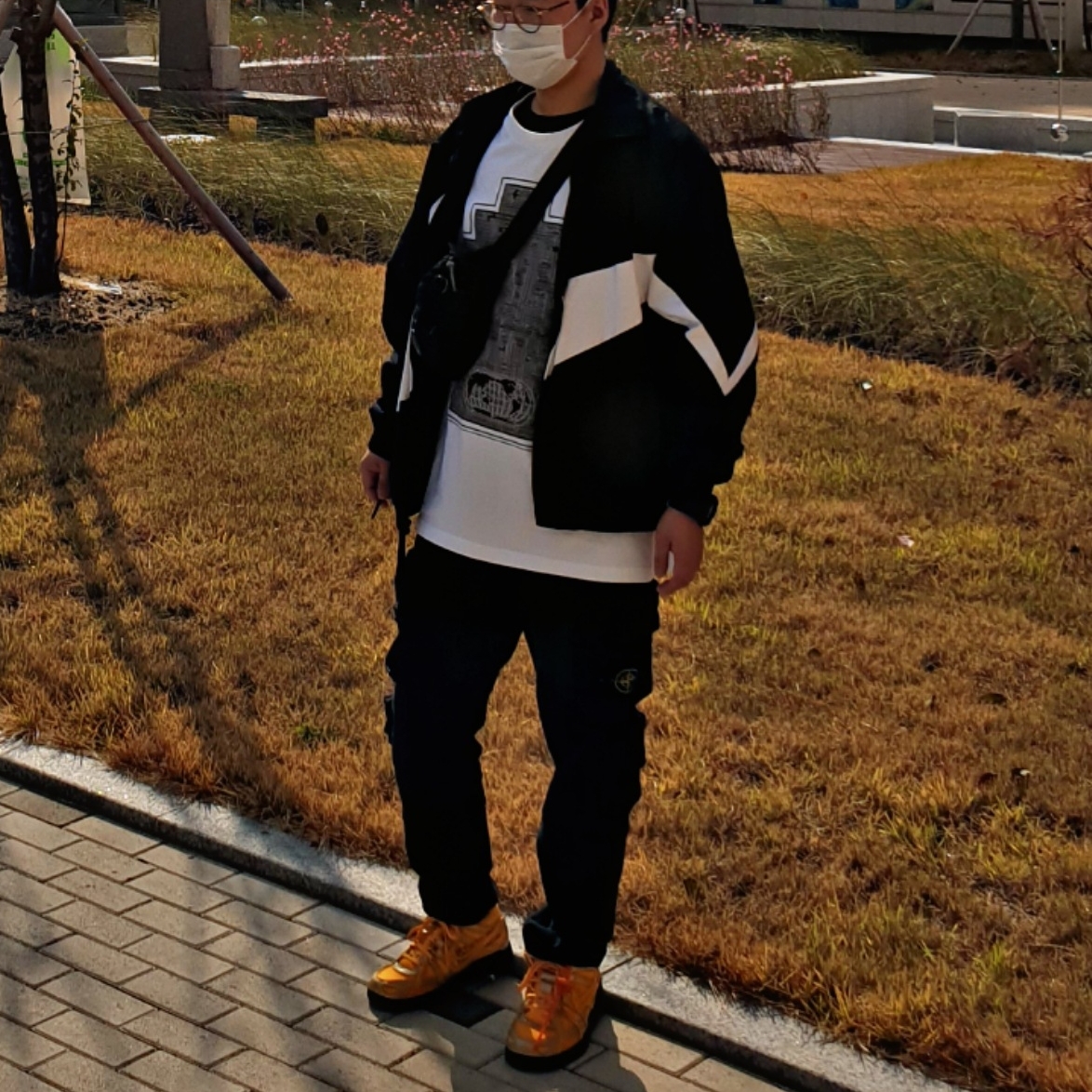 Nike x Off-White Air Rubber Dunk University Gold 착용 스타일