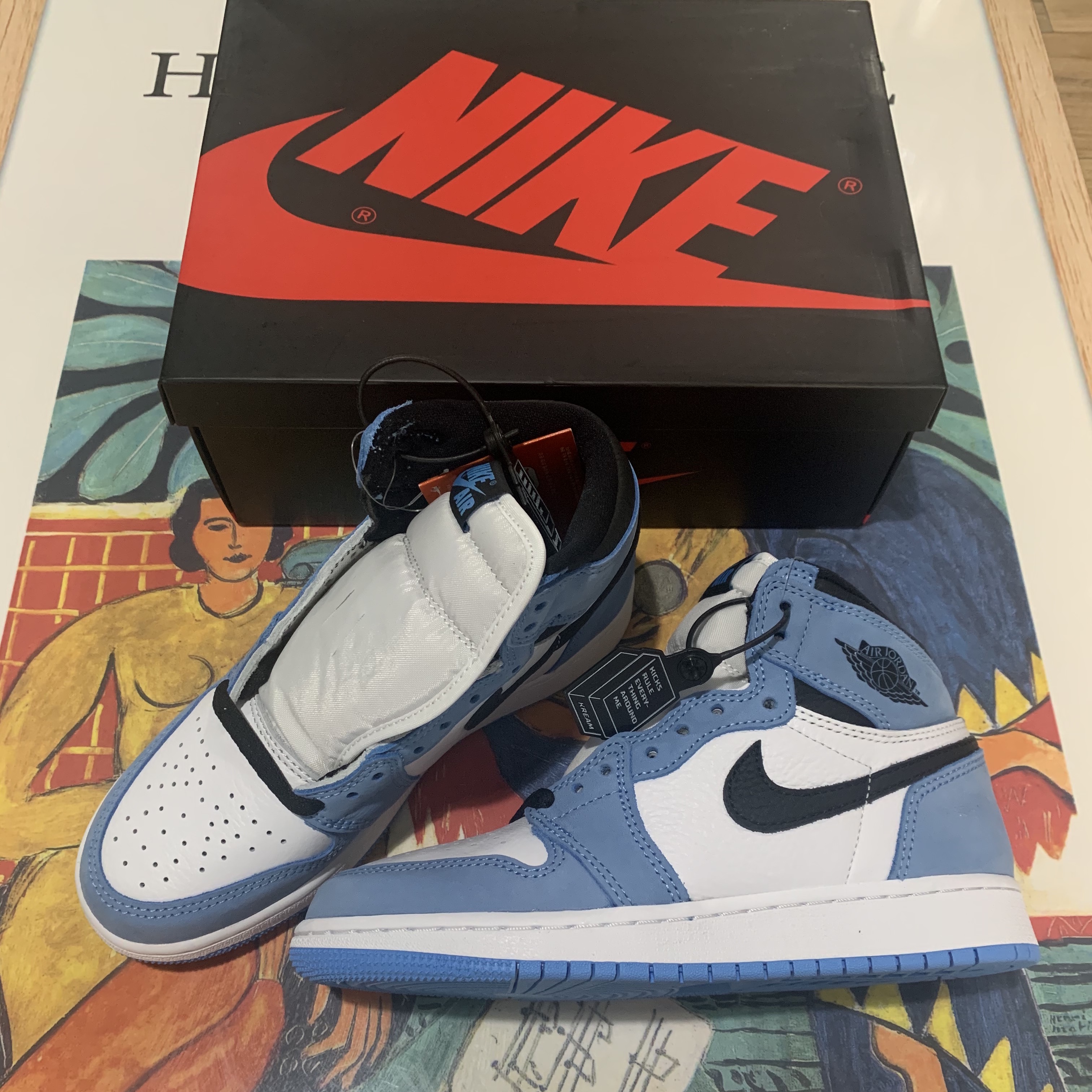 (GS) Jordan 1 Retro High OG University Blue 착용 스타일 - 2