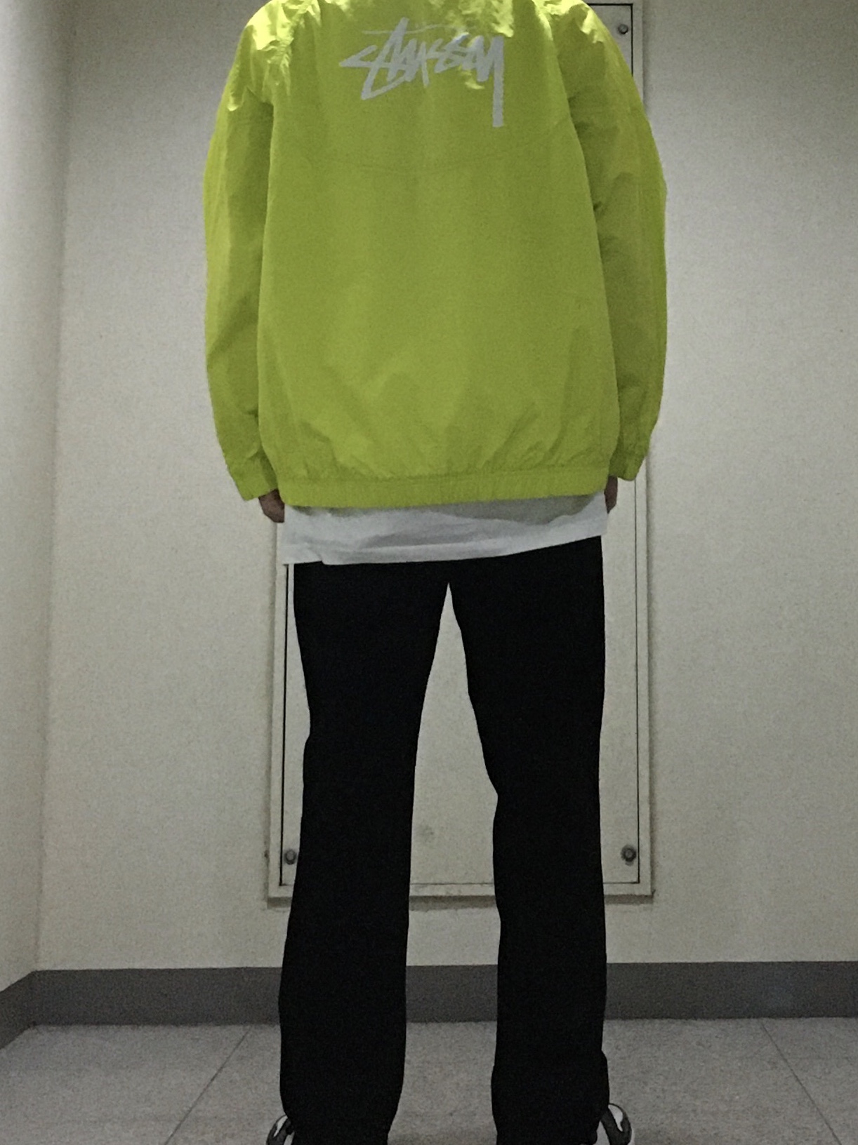 Nike x Stussy Windrunner Jacket Bright Cactus, Jordan 1 Mid SE ASW Black 착용 스타일 - 1