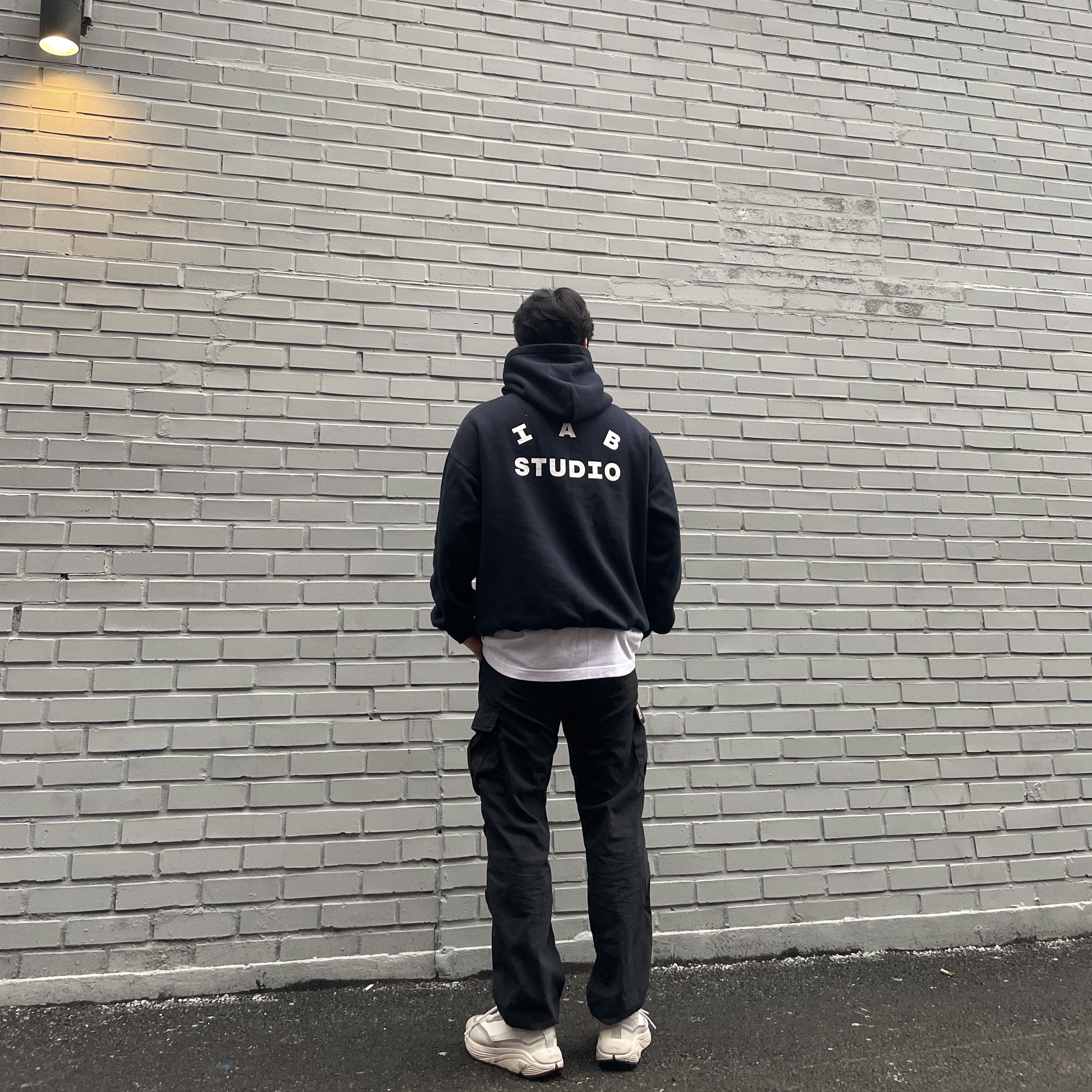 IAB Studio Hoodie Navy - 21SS 착용 스타일