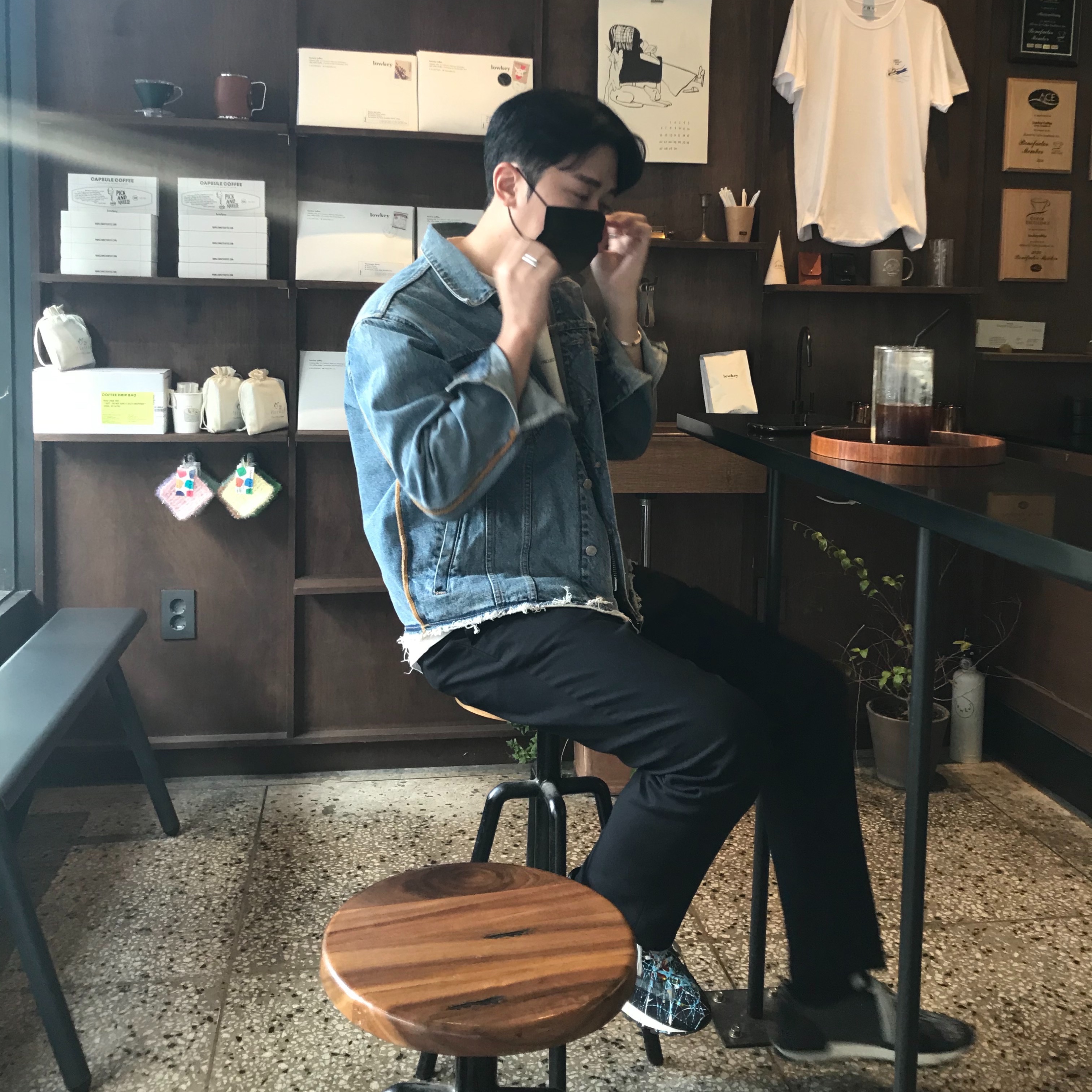 Maison Margiela Replica Paint Runners Blue 착용 스타일