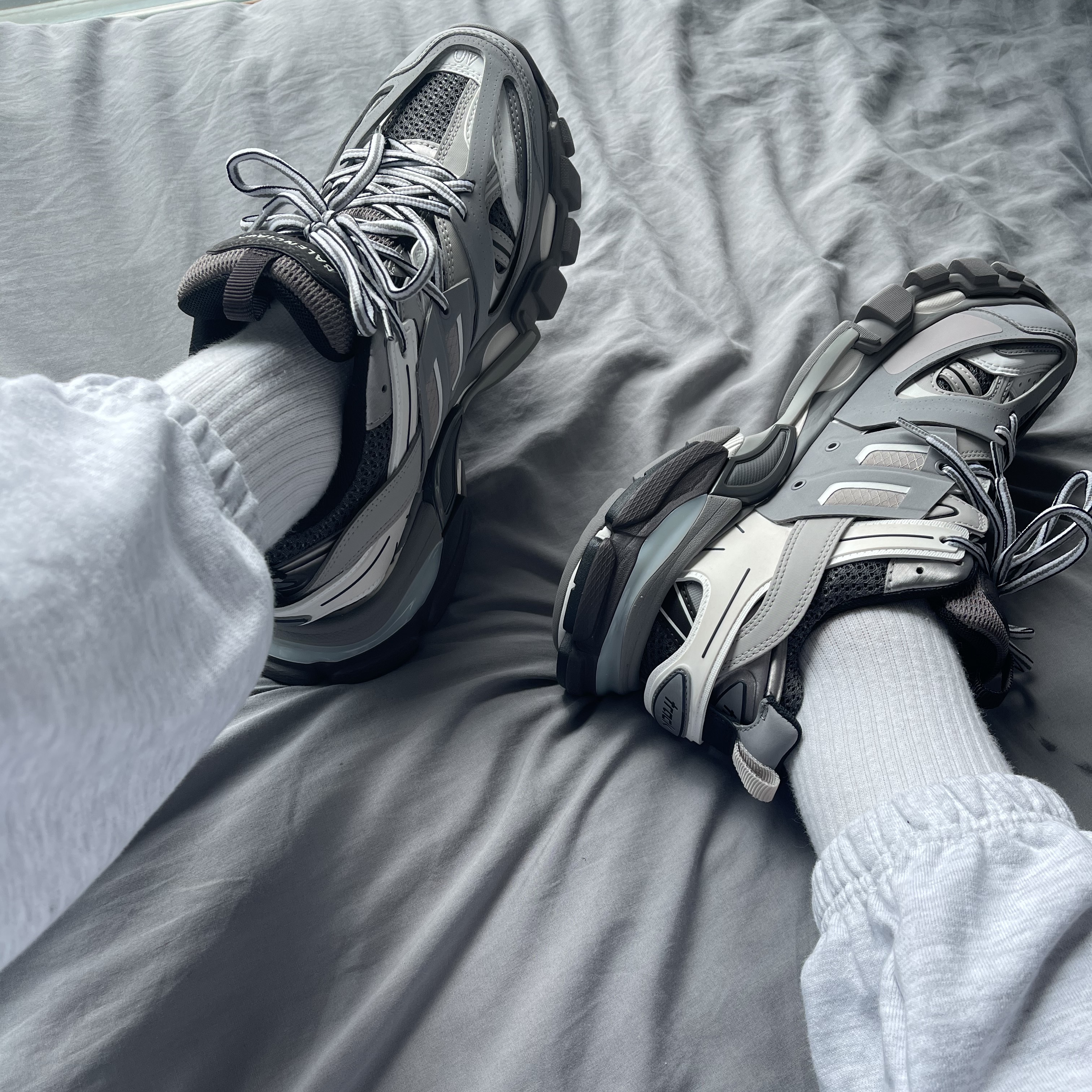 Balenciaga Track Sneakers Grey White 2019 착용 스타일 - 2