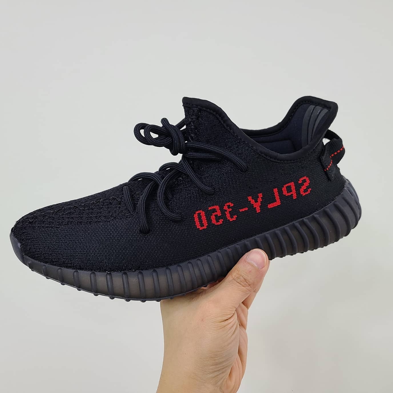 Adidas Yeezy Boost 350 V2 Black Red 2020 착용 스타일