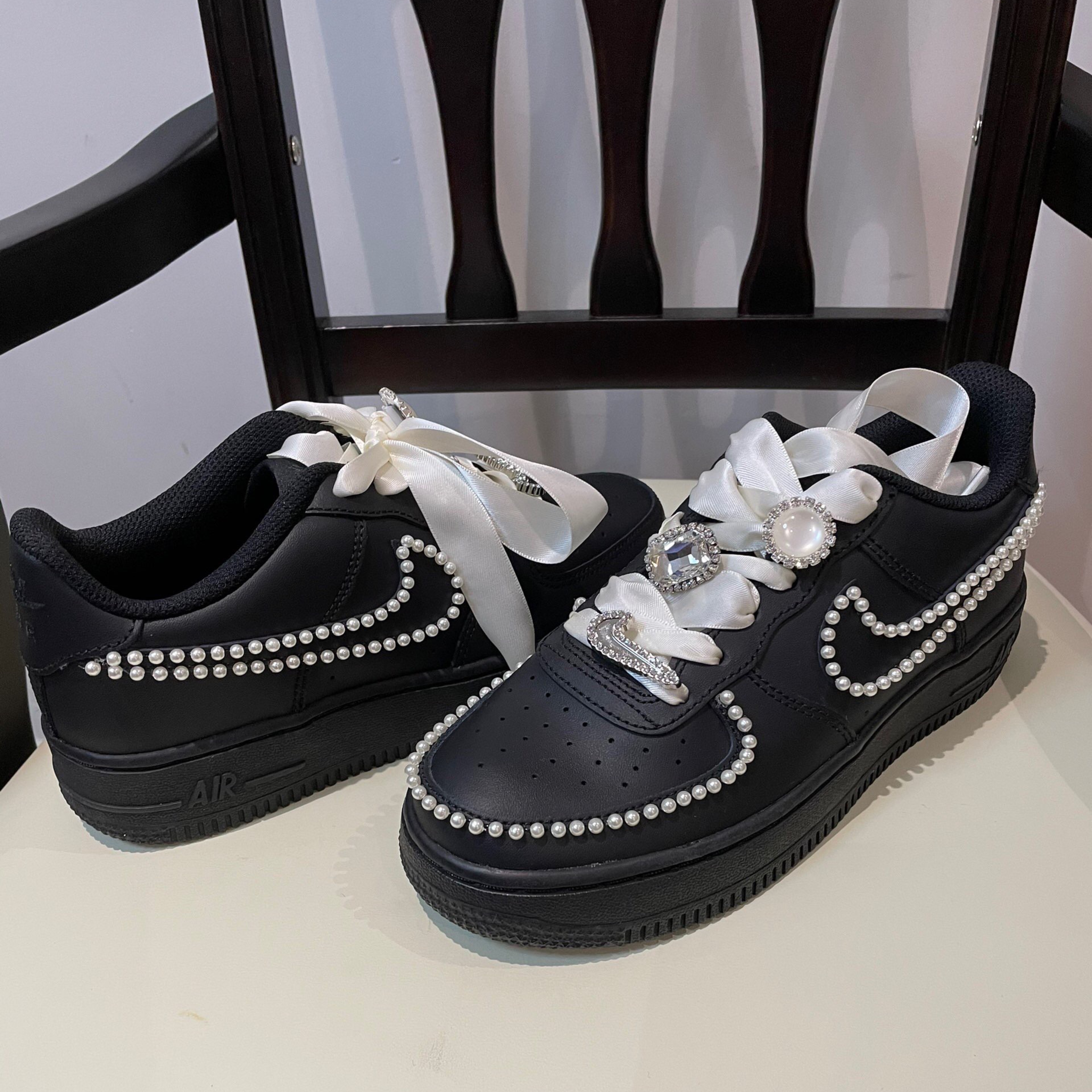Nike x Stussy Air Force 1 Low Triple Black 착용 스타일 - 1