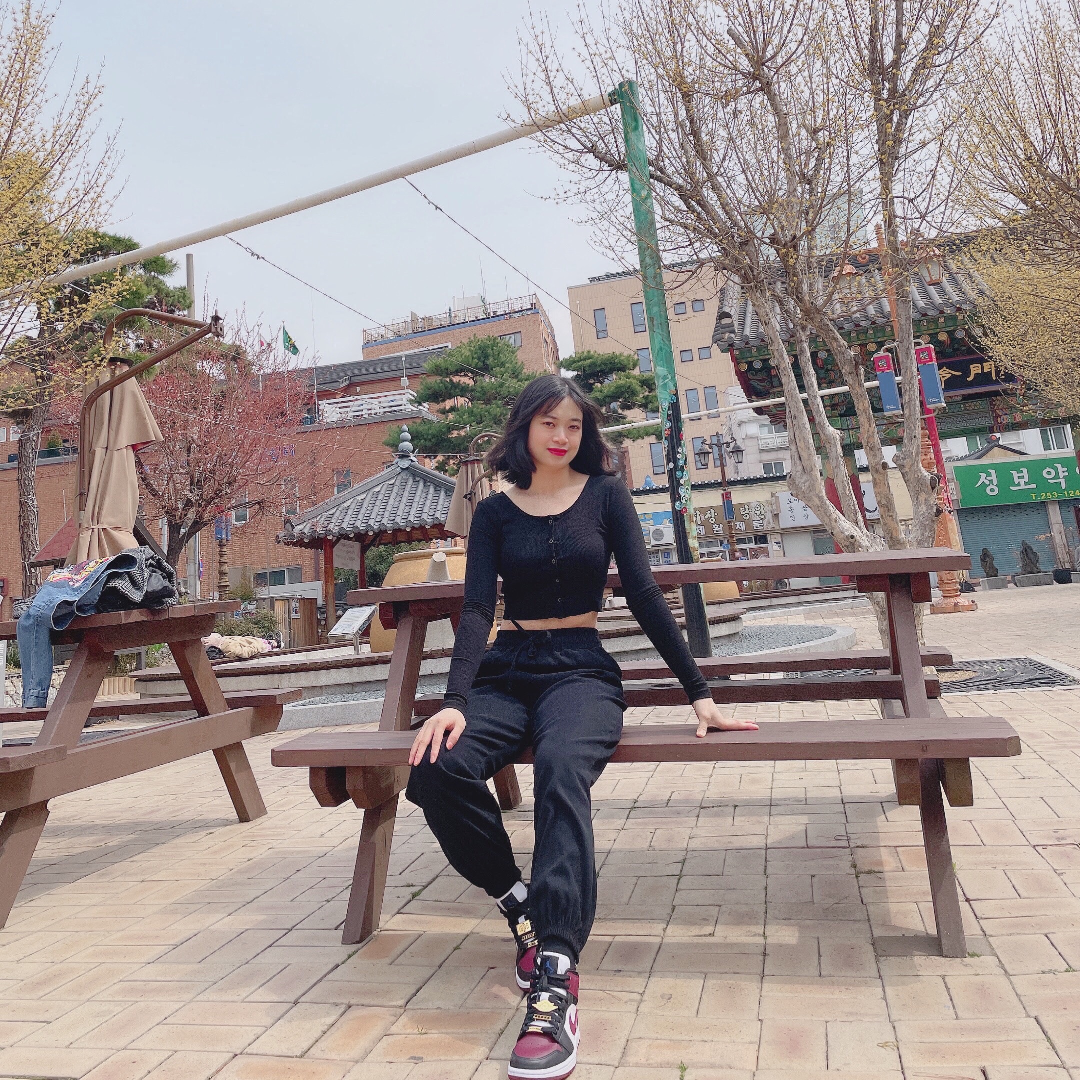 (W) Jordan 1 Mid SE Dark Beetroot 착용 스타일