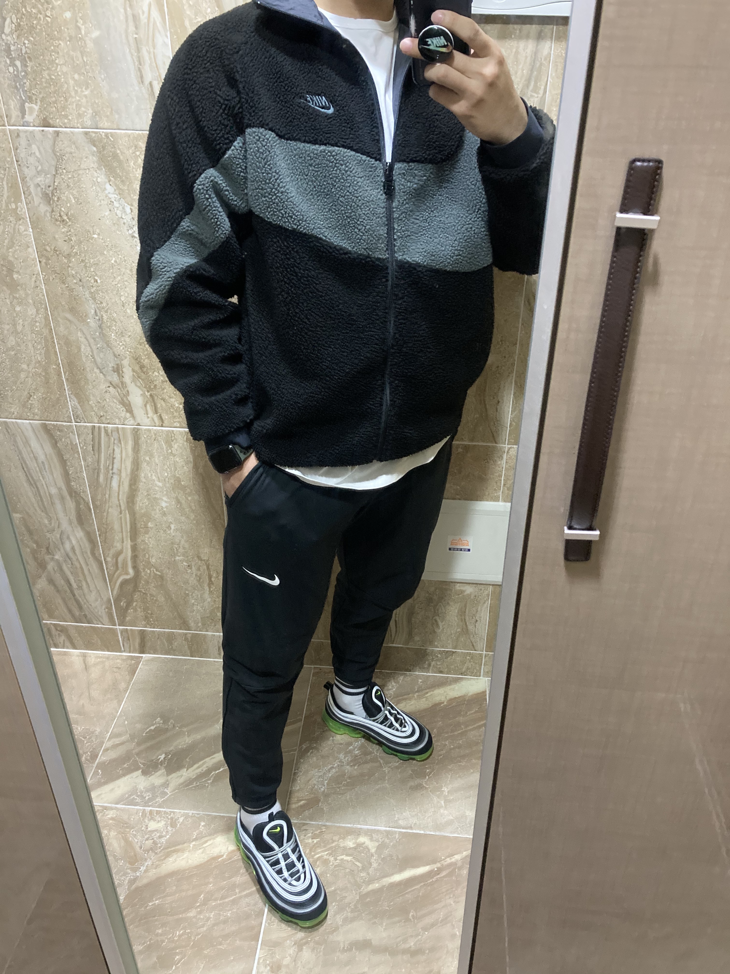 Nike Air VaporMax 97 Black Volt, Nike Big Swoosh Full Zip Jacket Black Anthracite 착용 스타일