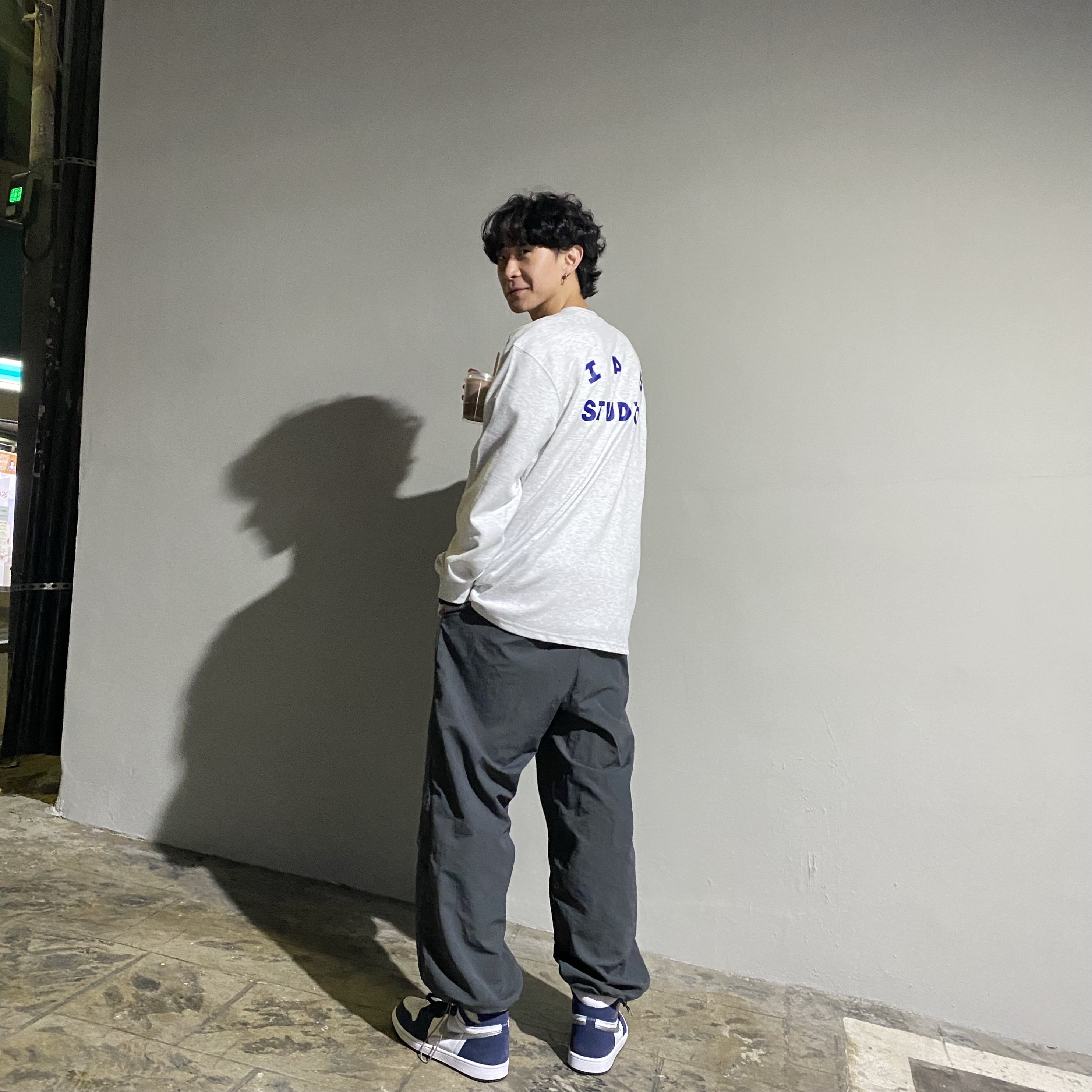 IAB Studio Long Sleeve Light Gray, Jordan 1 Retro High OG CO.JP Midnight Navy 착용 스타일
