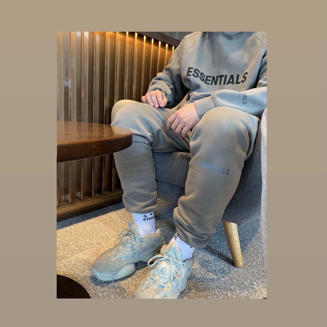 Essentials 3D Silicon Applique Pullover Hoodie Cement - 20FW, Essentials Sweatpants Cement - 20FW 착용 스타일