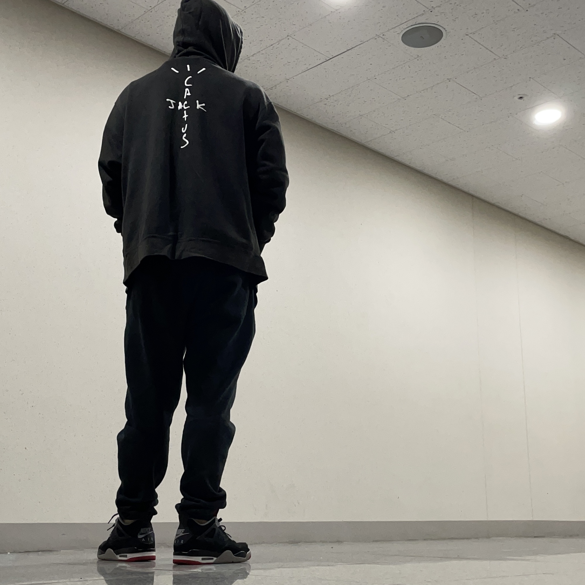 Jordan x Travis Scott MJ Fleece Hoodie - US/EU, Jordan 4 Retro Bred 2019 착용 스타일