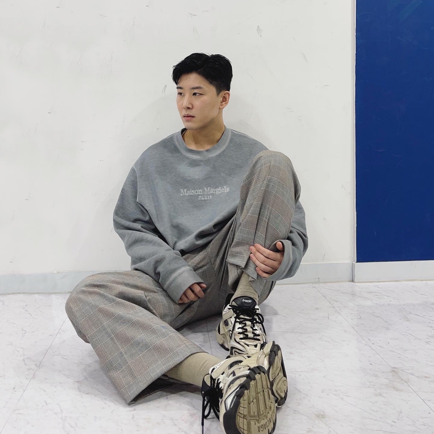(W) Prada Cloudbust Thunder Sneakers Black 착용 스타일 - 3