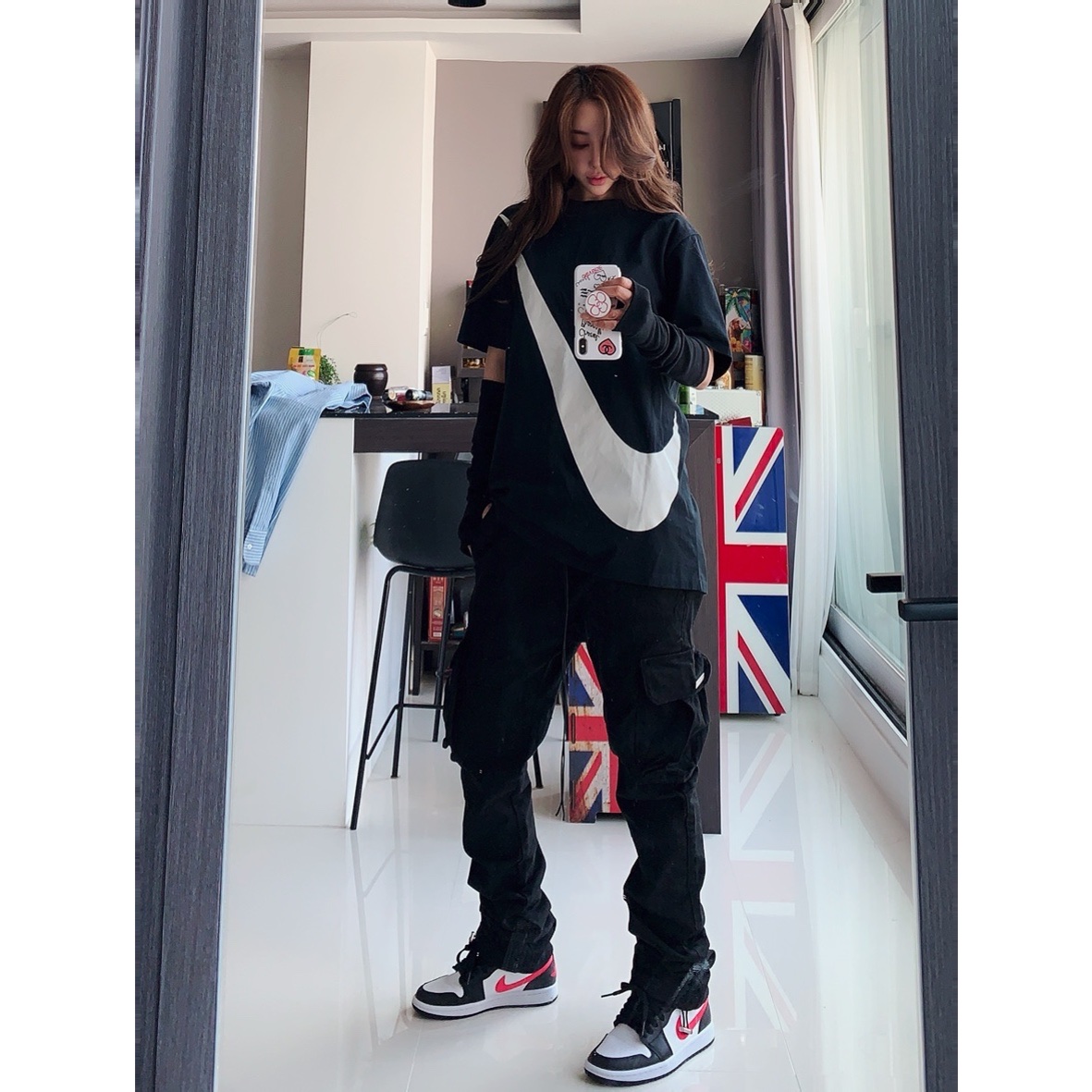(W) Jordan 1 Low Black Siren Red 착용 스타일 - 2