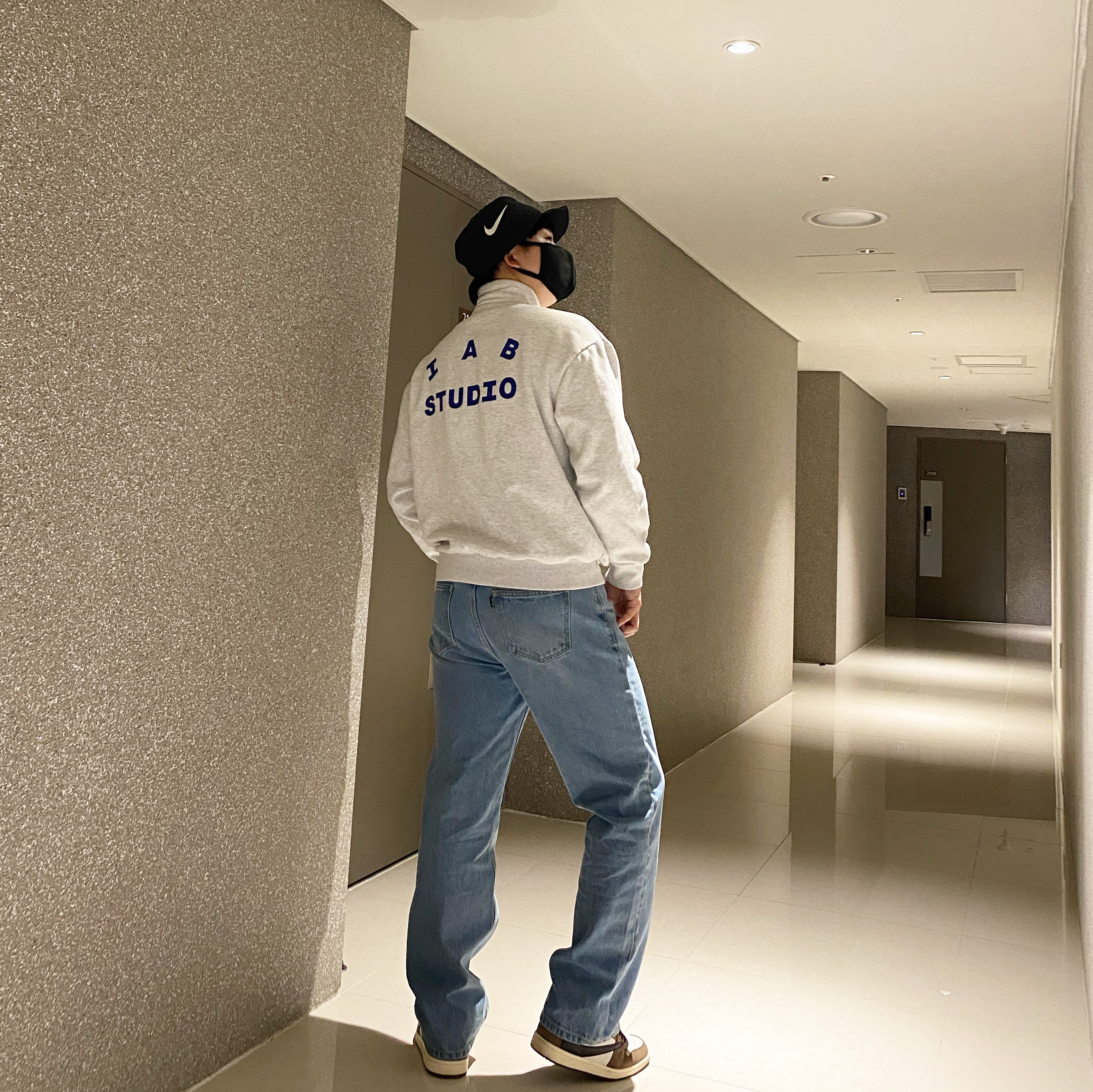IAB Studio Half Zip Pullover Light Gray, Jordan 1 x Travis Scott Retro High OG SP Mocha 착용 스타일