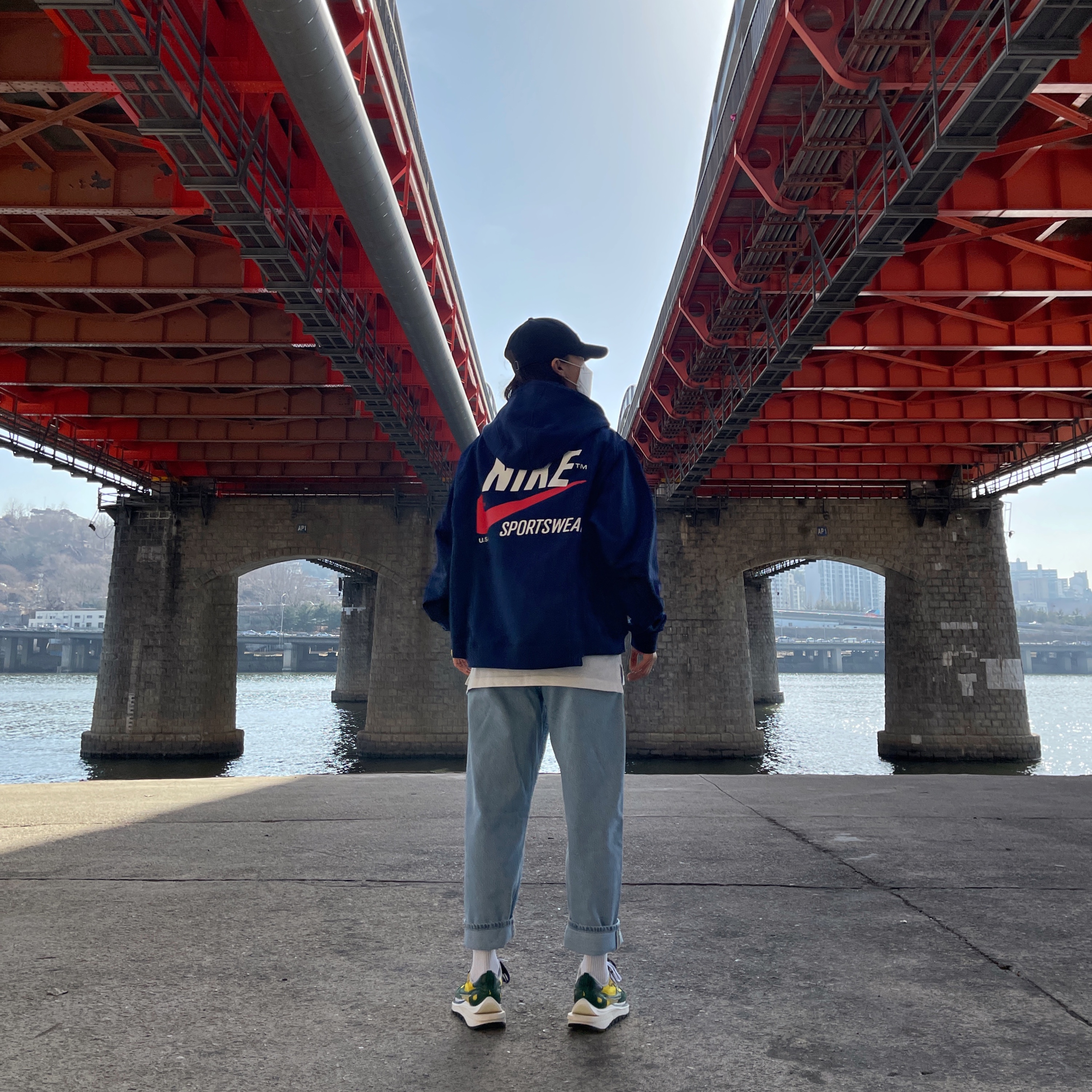 Nike x Sacai VaporWaffle Tour Yellow & Gorge Green Sail 착용 스타일
