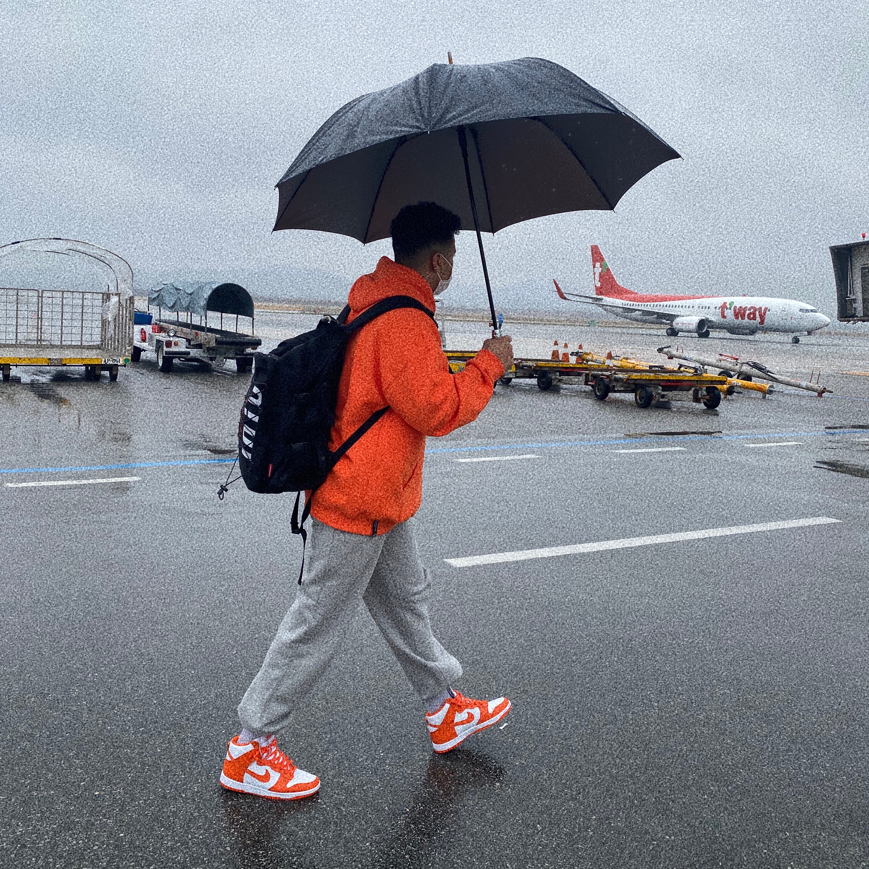 Nike Dunk High Retro Orange Blaze 착용 스타일 - 2
