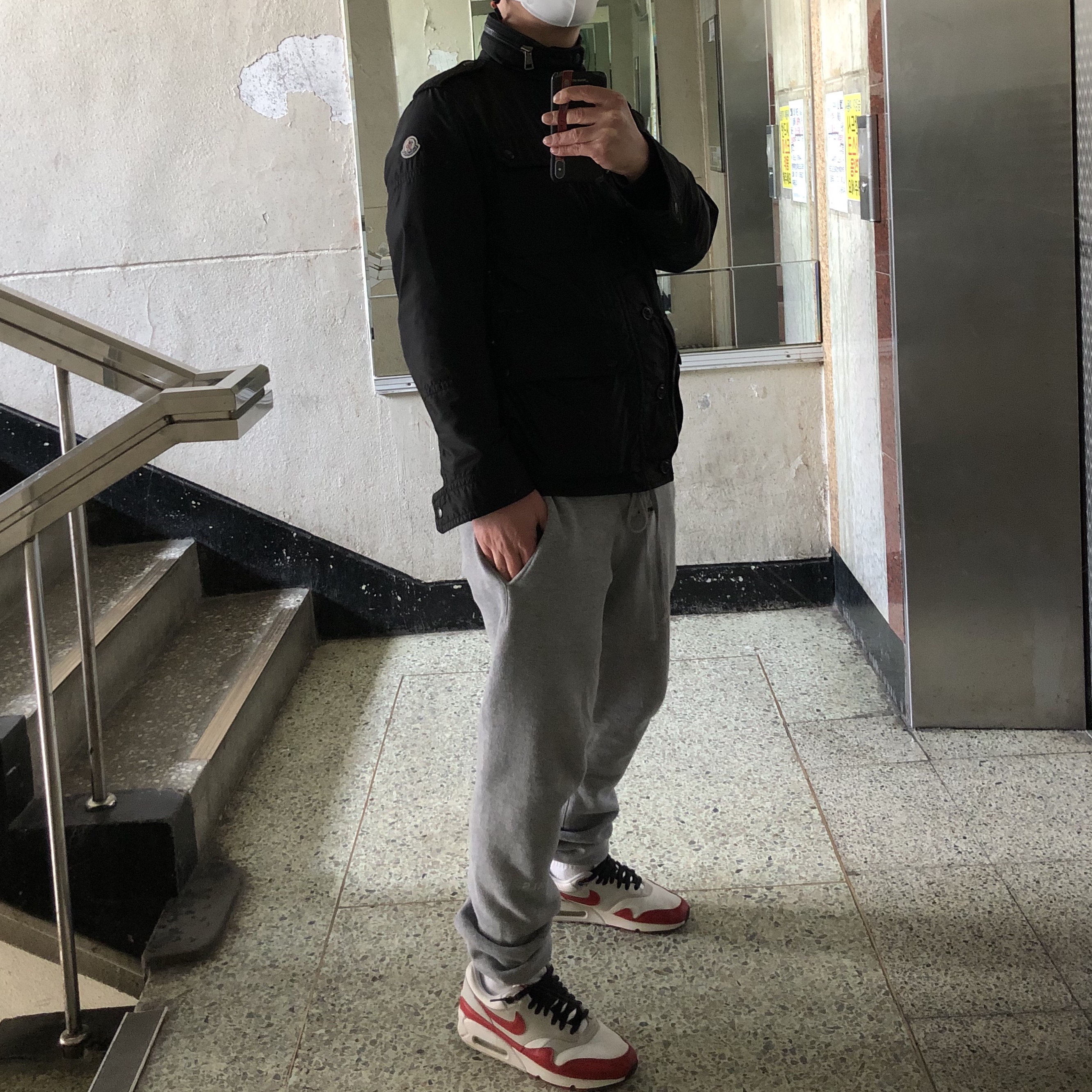 Nike Air Max 90/1 University Red 착용 스타일