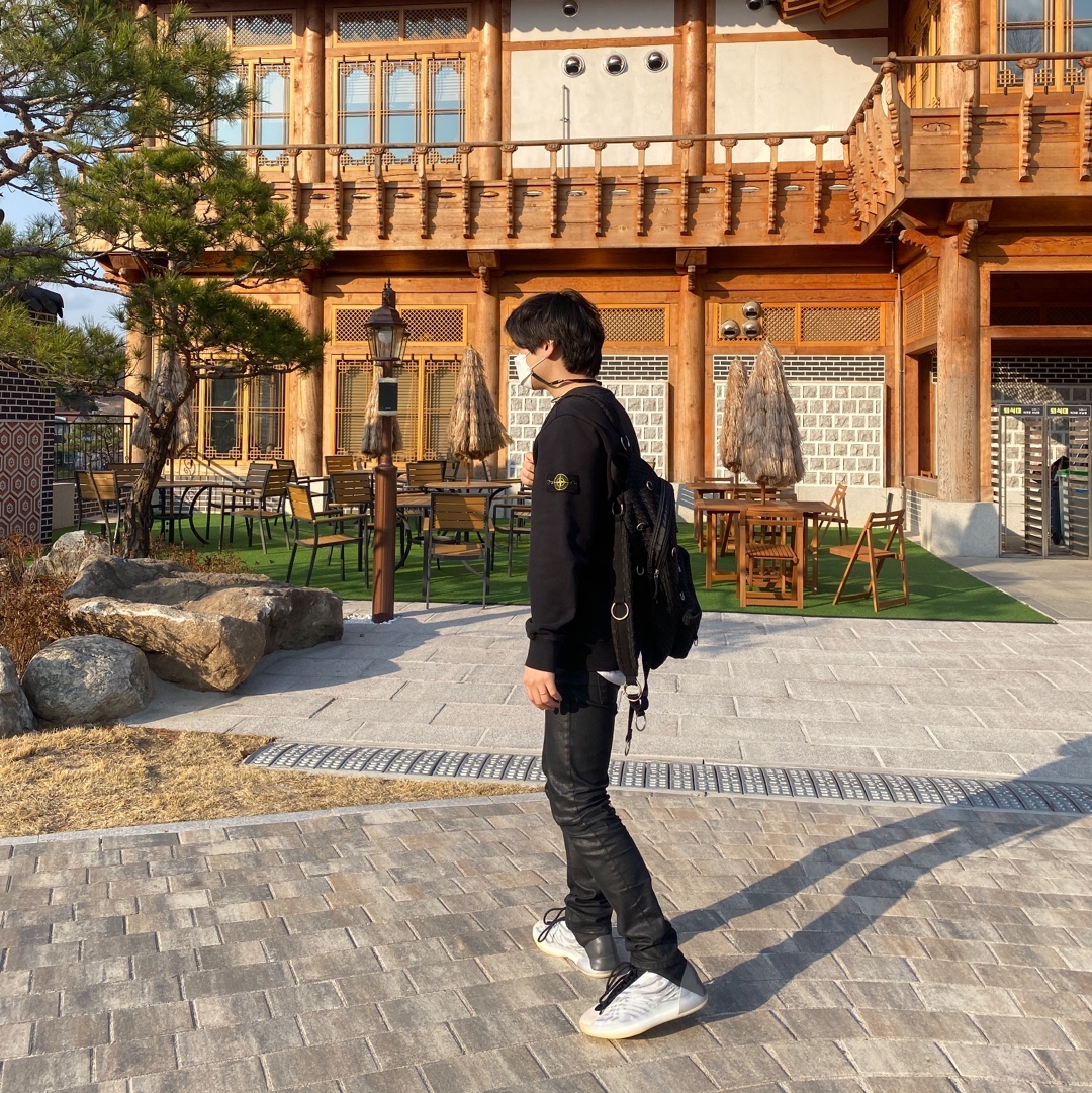Adidas Yeezy QNTM BSKTBL 착용 스타일