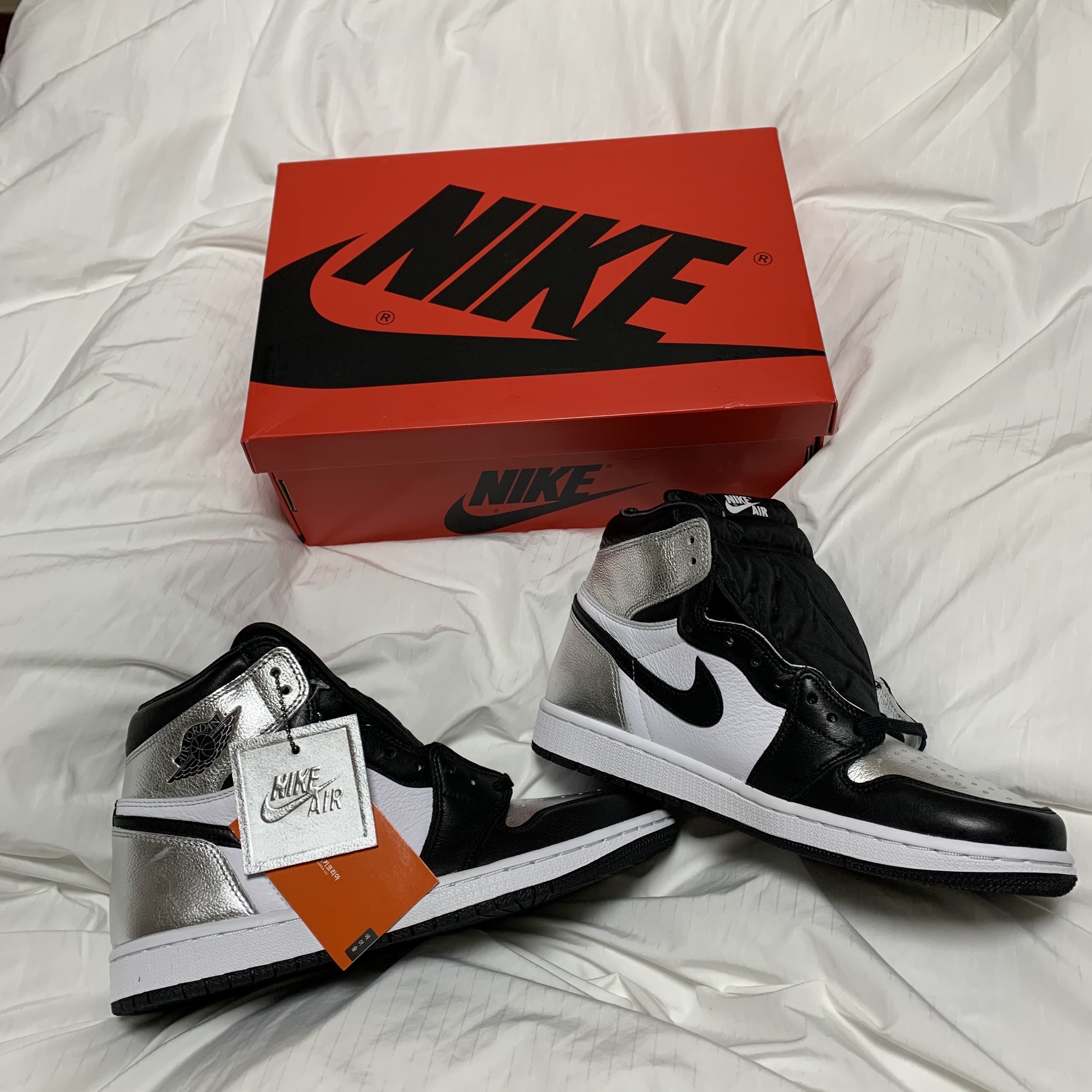 (W) Jordan 1 Retro High OG Silver Toe 착용 스타일 - 1