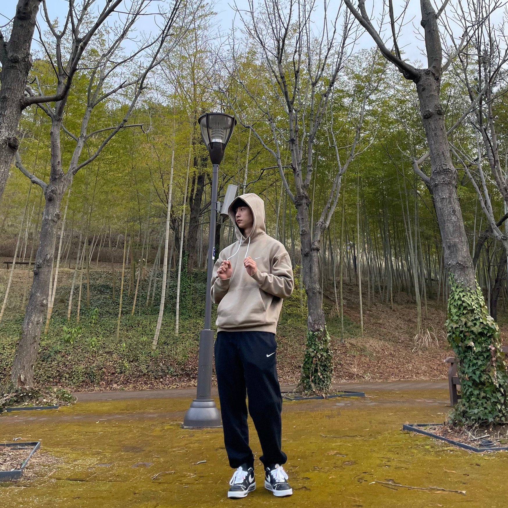 Nike NRG Solo Swoosh Fleece Hoodie Khaki - Asia, Nike x Peaceminusone Air Force 1 Low Para-Noise 착용 스타일