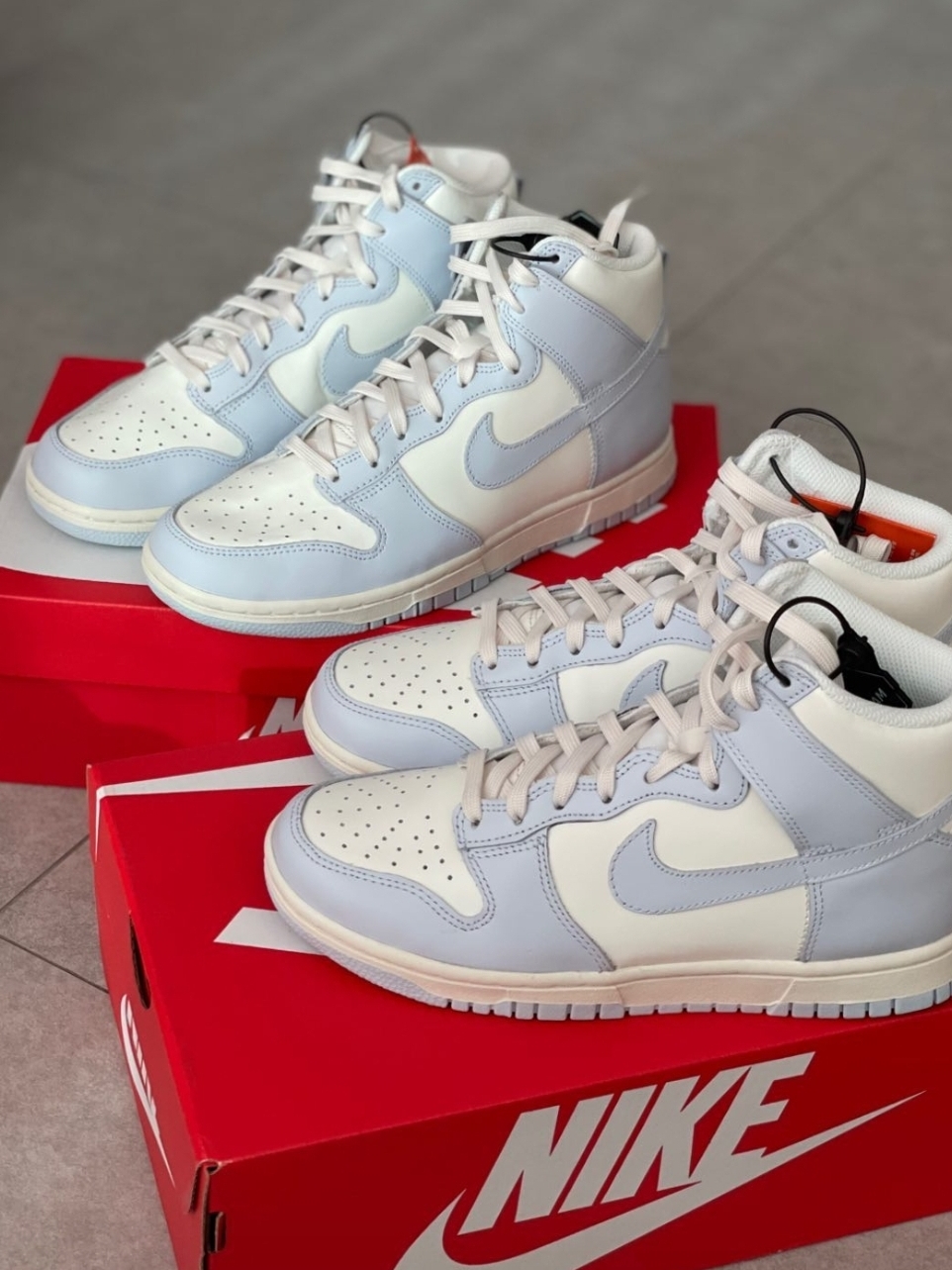 (W) Jordan 1 Zoom Air CMFT Rust, (W) Nike Dunk High Football Grey 착용 스타일 - 3