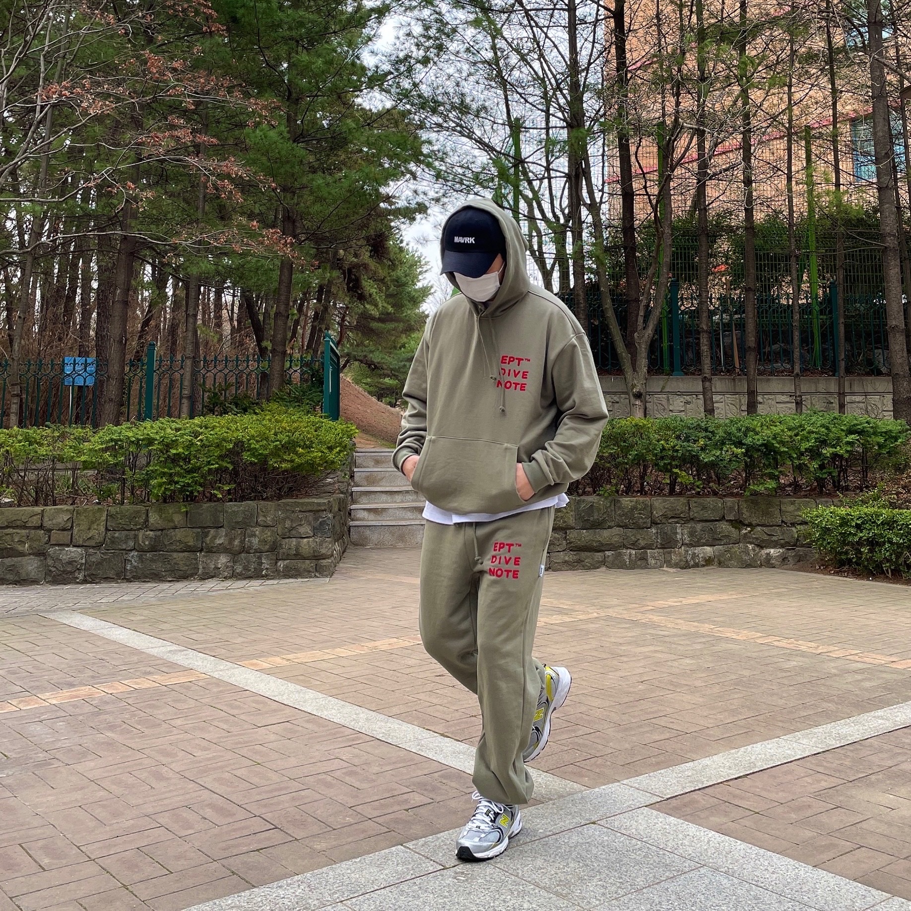 New Balance 530 Silver 착용 스타일 - 1
