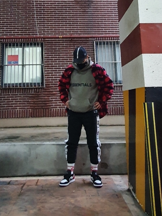 Essentials 3D Silicon Applique Pullover Hoodie Gray Flannel/Charcoal - 20SS, Jordan 1 Low Black Toe 착용 스타일