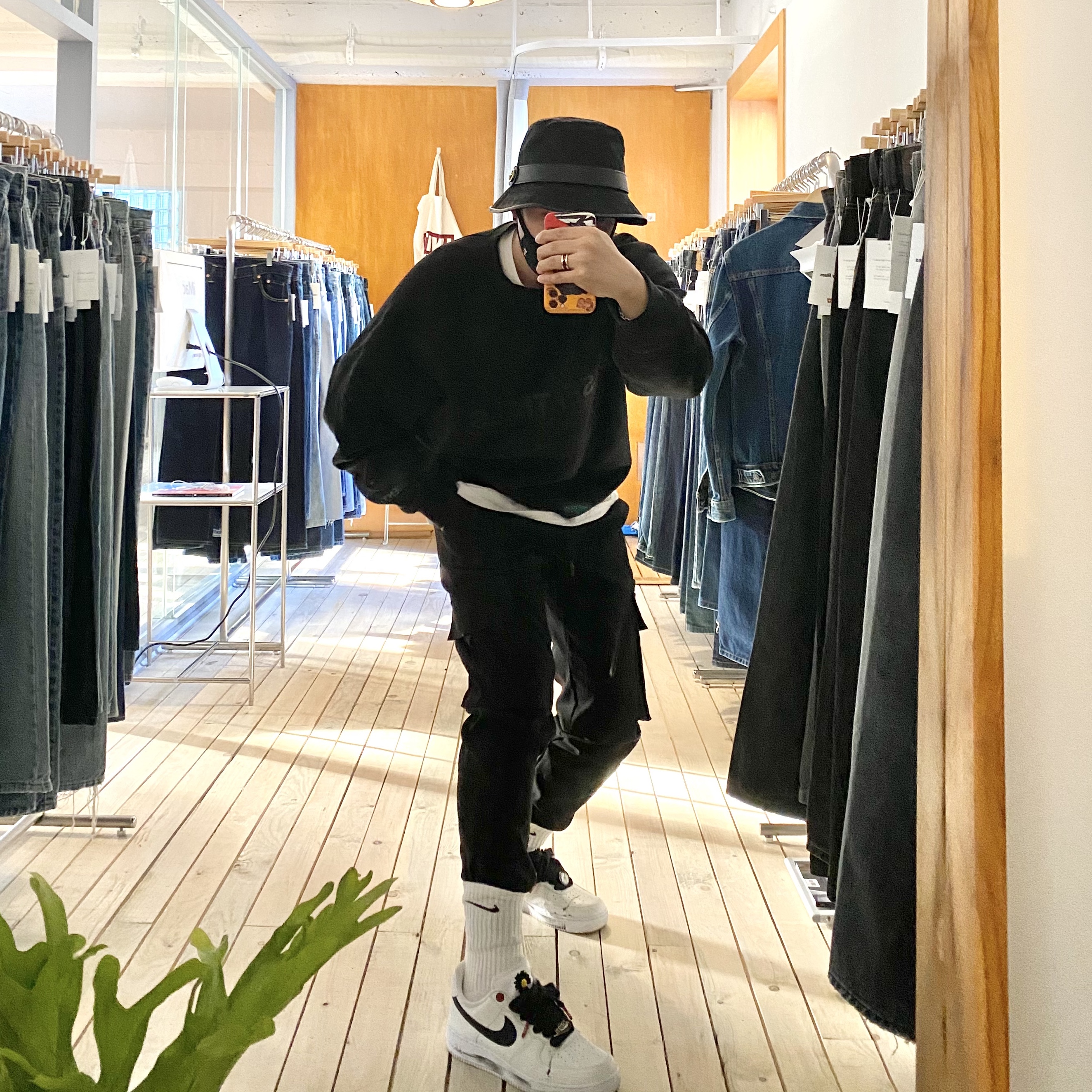 Essentials 3D Silicon Applique Crewneck Dark Slate/Black 2020, Nike x Peaceminusone Air Force 1 Low Para-Noise 2.0 착용 스타일