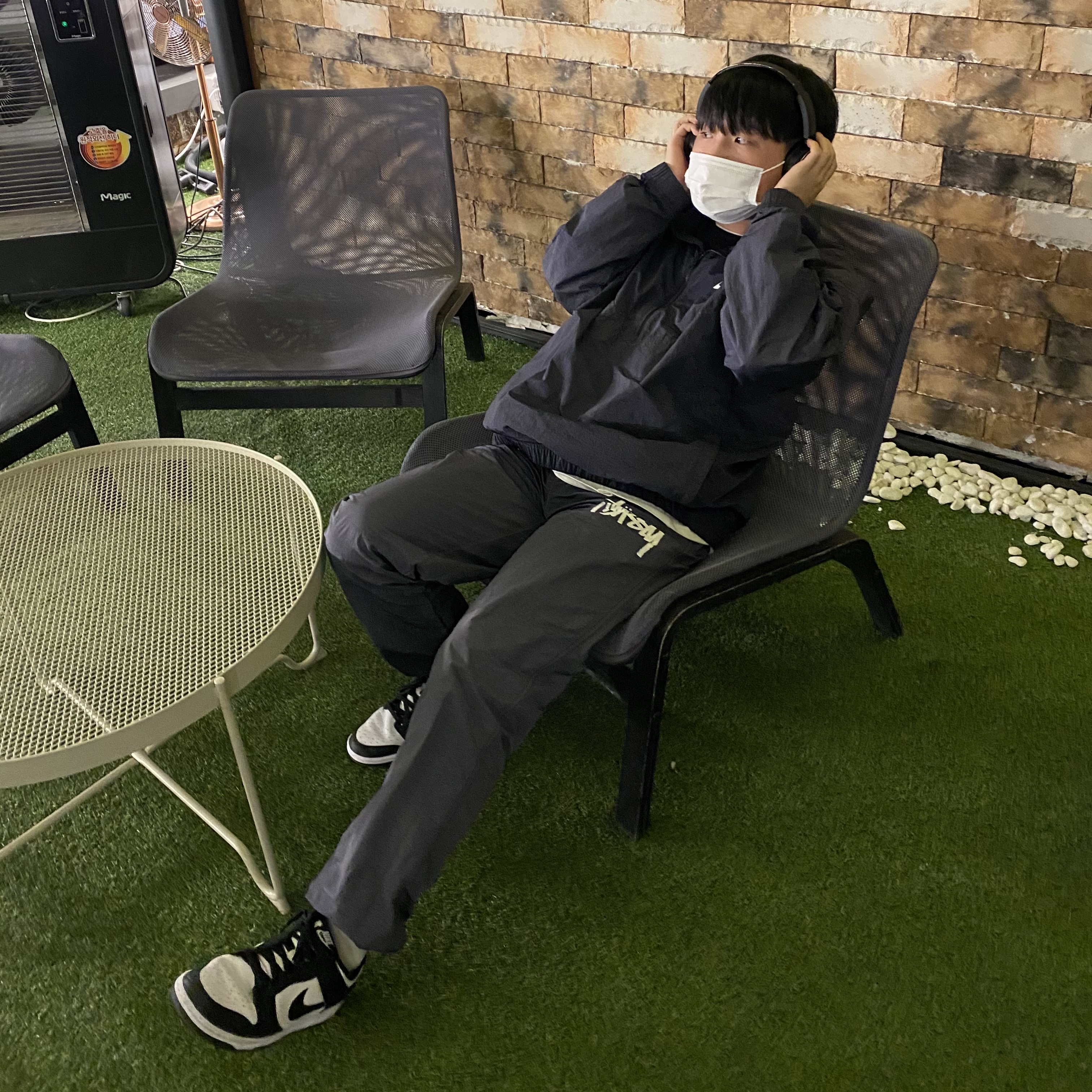Nike x Stussy Windrunner Jacket Off Noir, Nike x Stussy Beach Pants Off Noir 착용 스타일