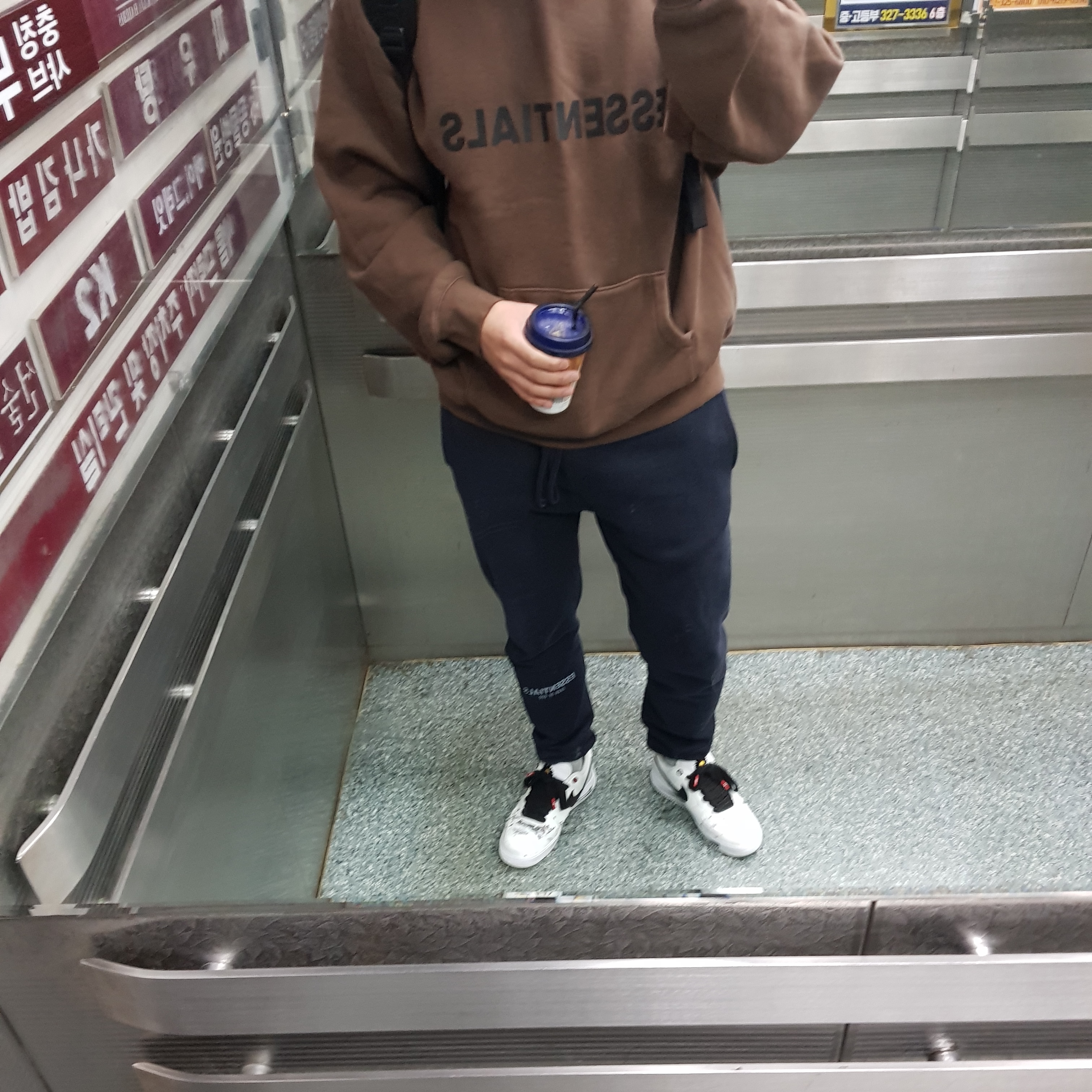 Nike x Peaceminusone Air Force 1 Low Para-Noise 2.0, Essentials Logo Hoodie Brown/Rain Drum - Ssense Exclusive 착용 스타일