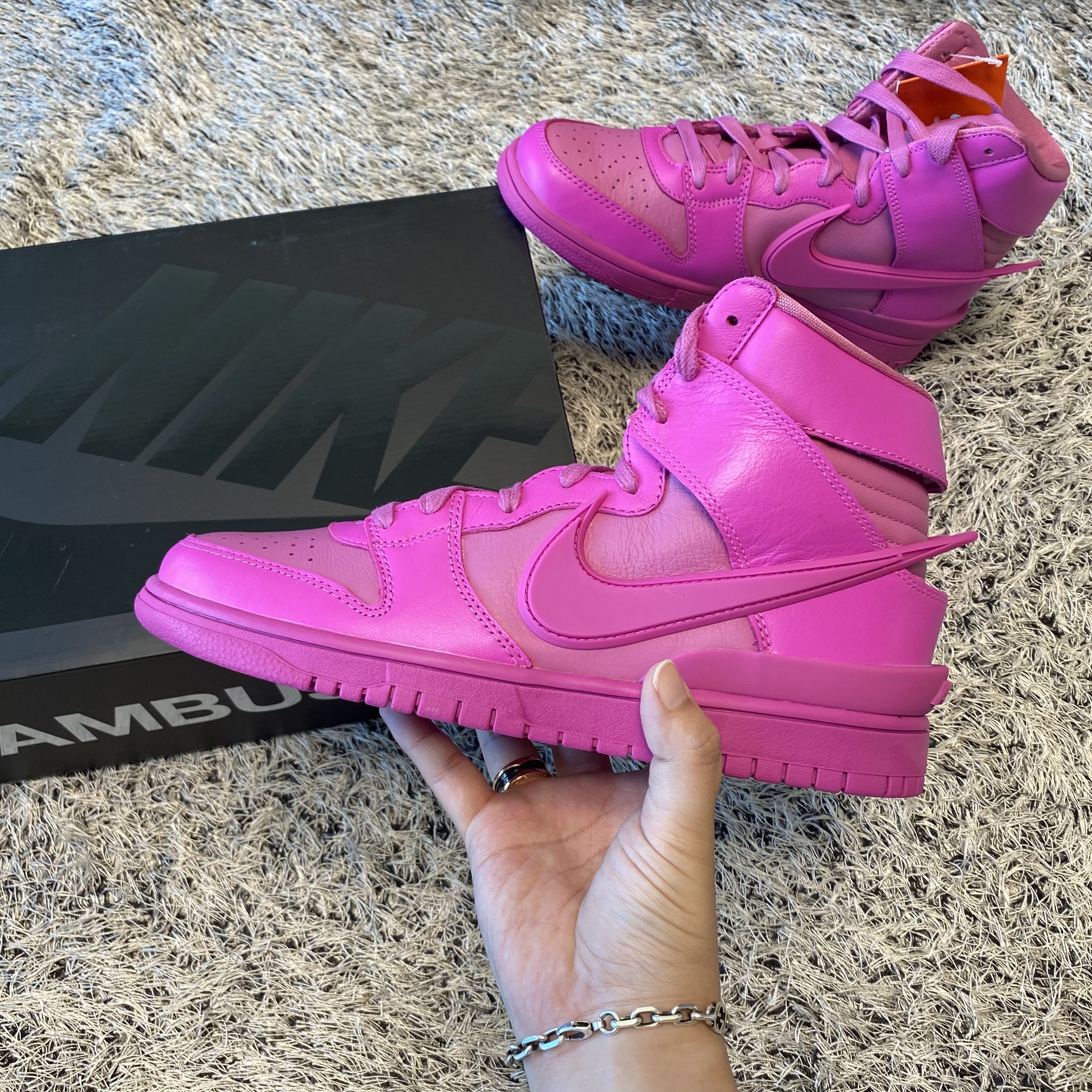 Nike x Ambush Dunk High Cosmic Fuchsia 착용 스타일 - 1