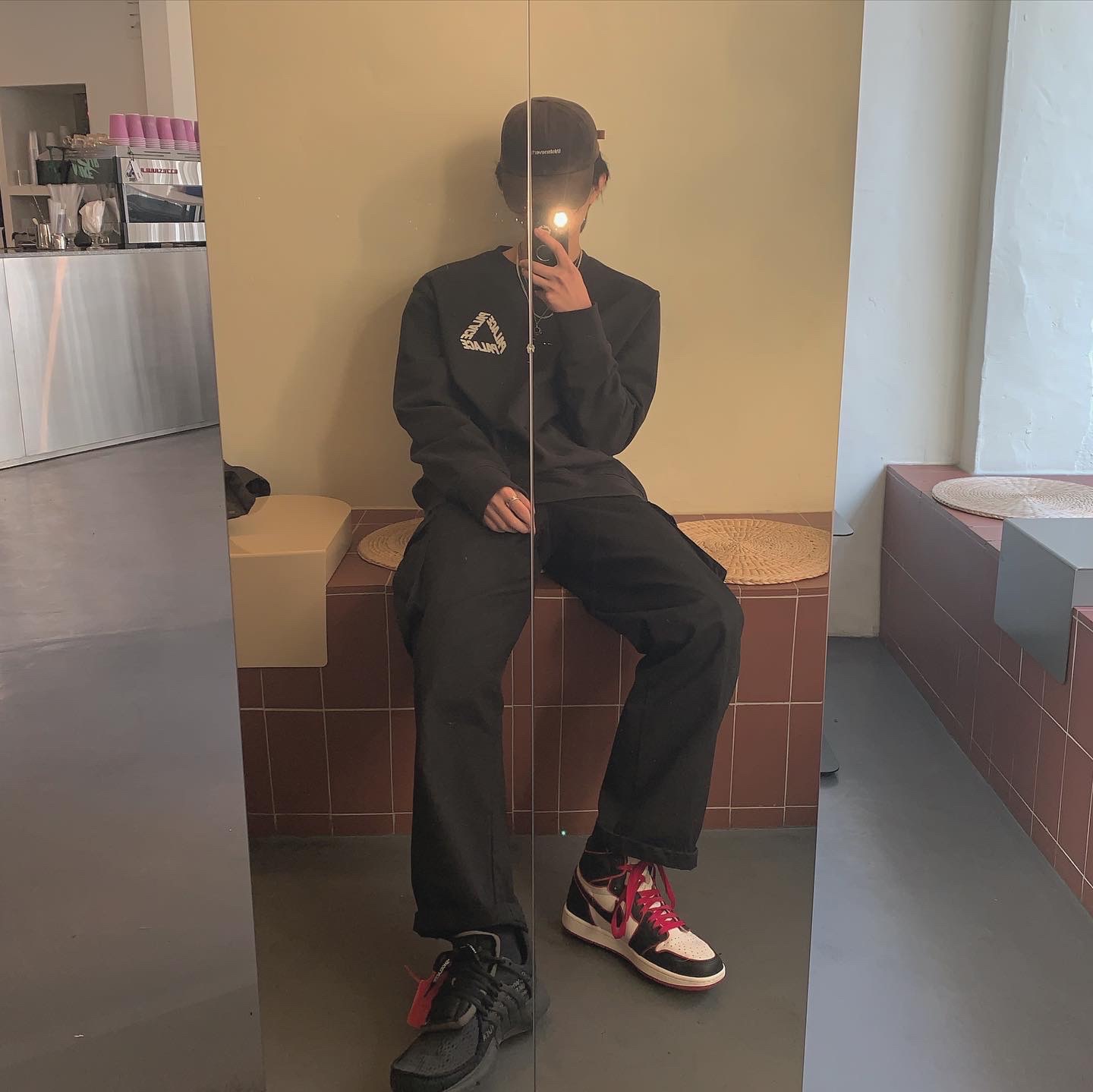Nike x Off-White Air Presto Black, Jordan 1 Retro High OG Bloodline 착용 스타일