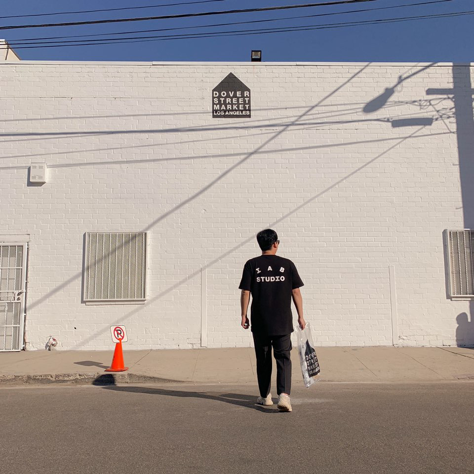 IAB Studio T-Shirt Black, Adidas Yeezy 500 Blush 2018 착용 스타일