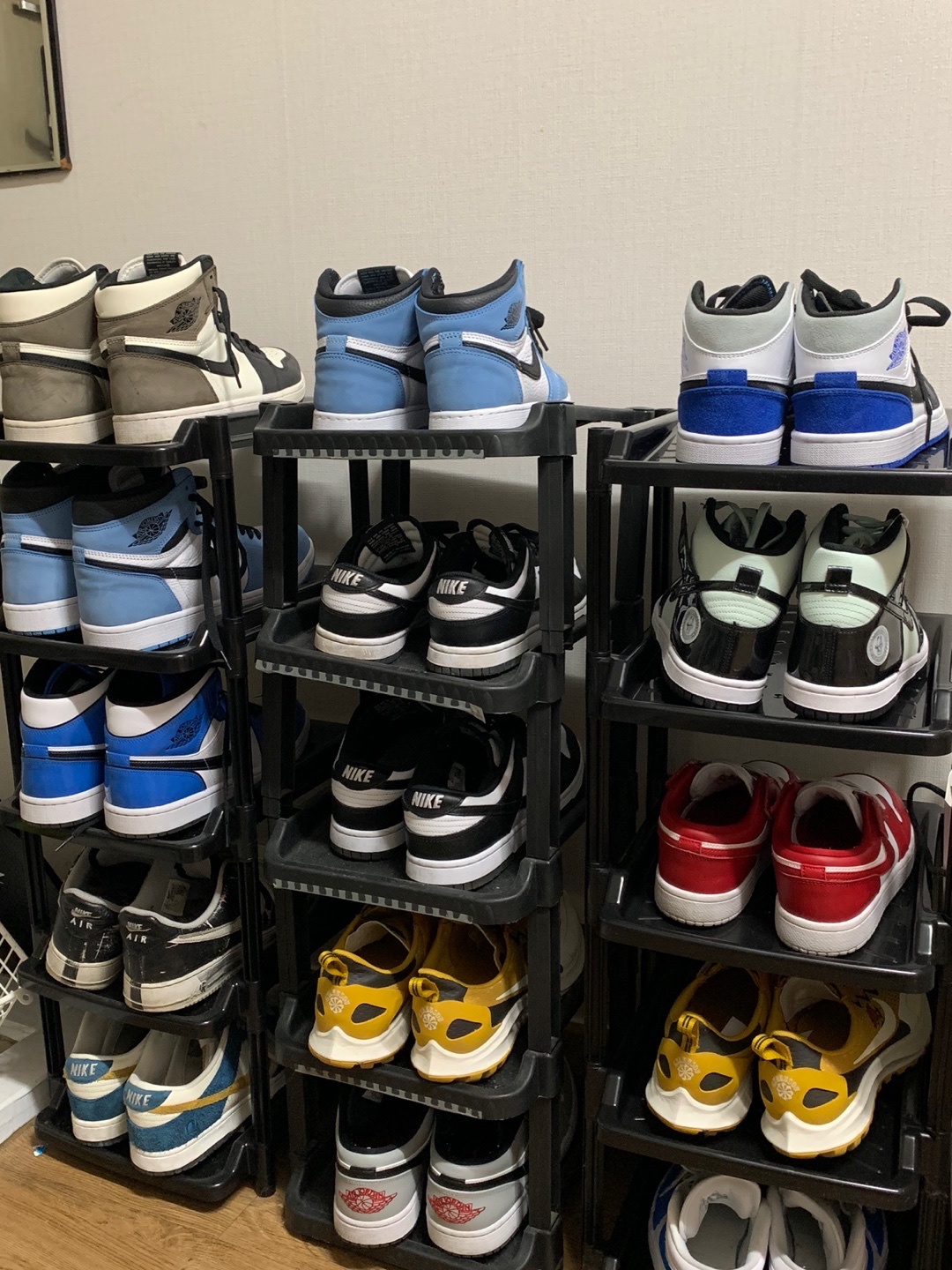 Jordan 1 Retro High OG Black Mocha, Jordan 1 Retro High OG University Blue 착용 스타일