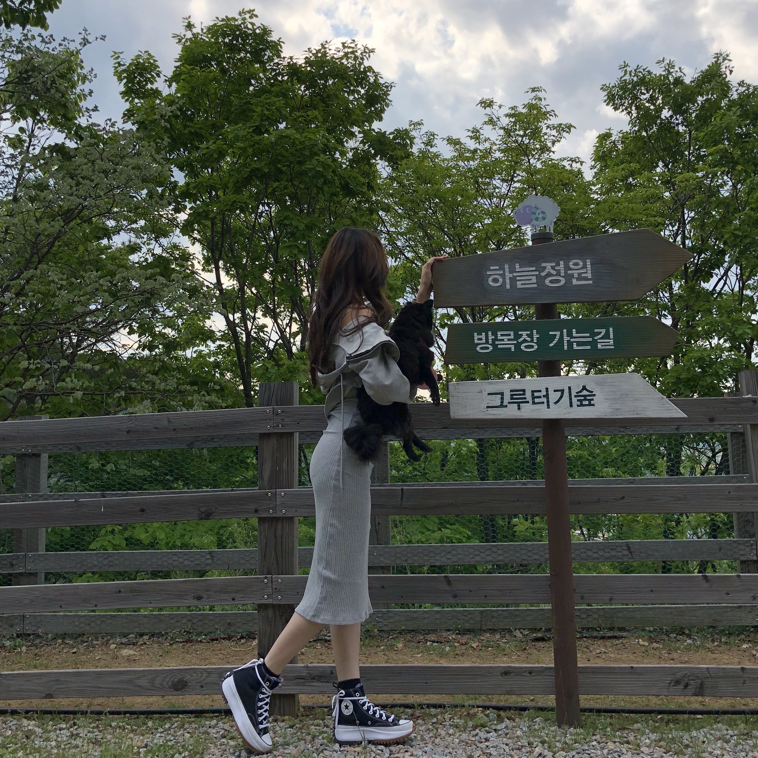 Converse Run Star Hike Hi Black White Gum 착용 스타일