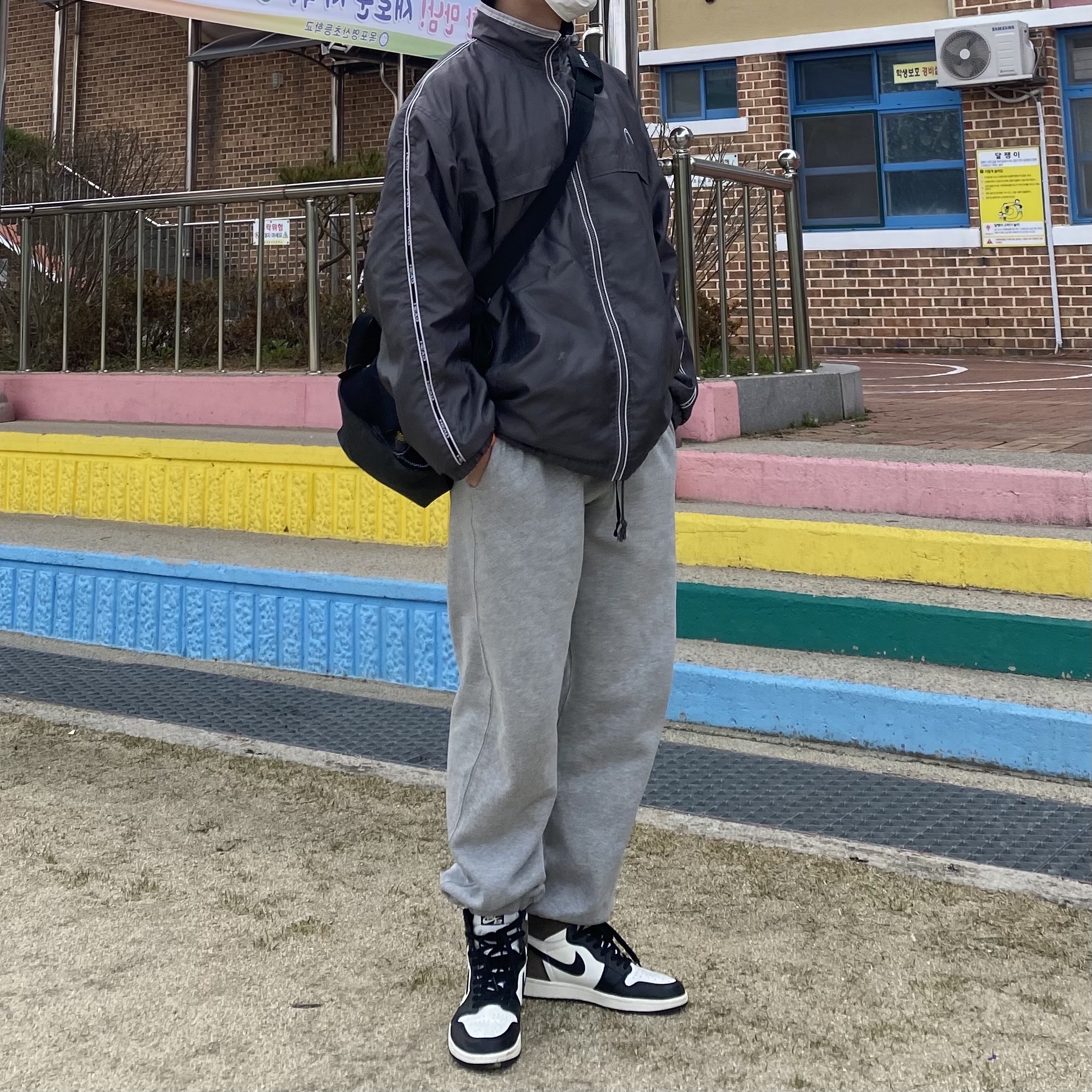Jordan 1 Retro High OG Black Mocha 착용 스타일 - 1