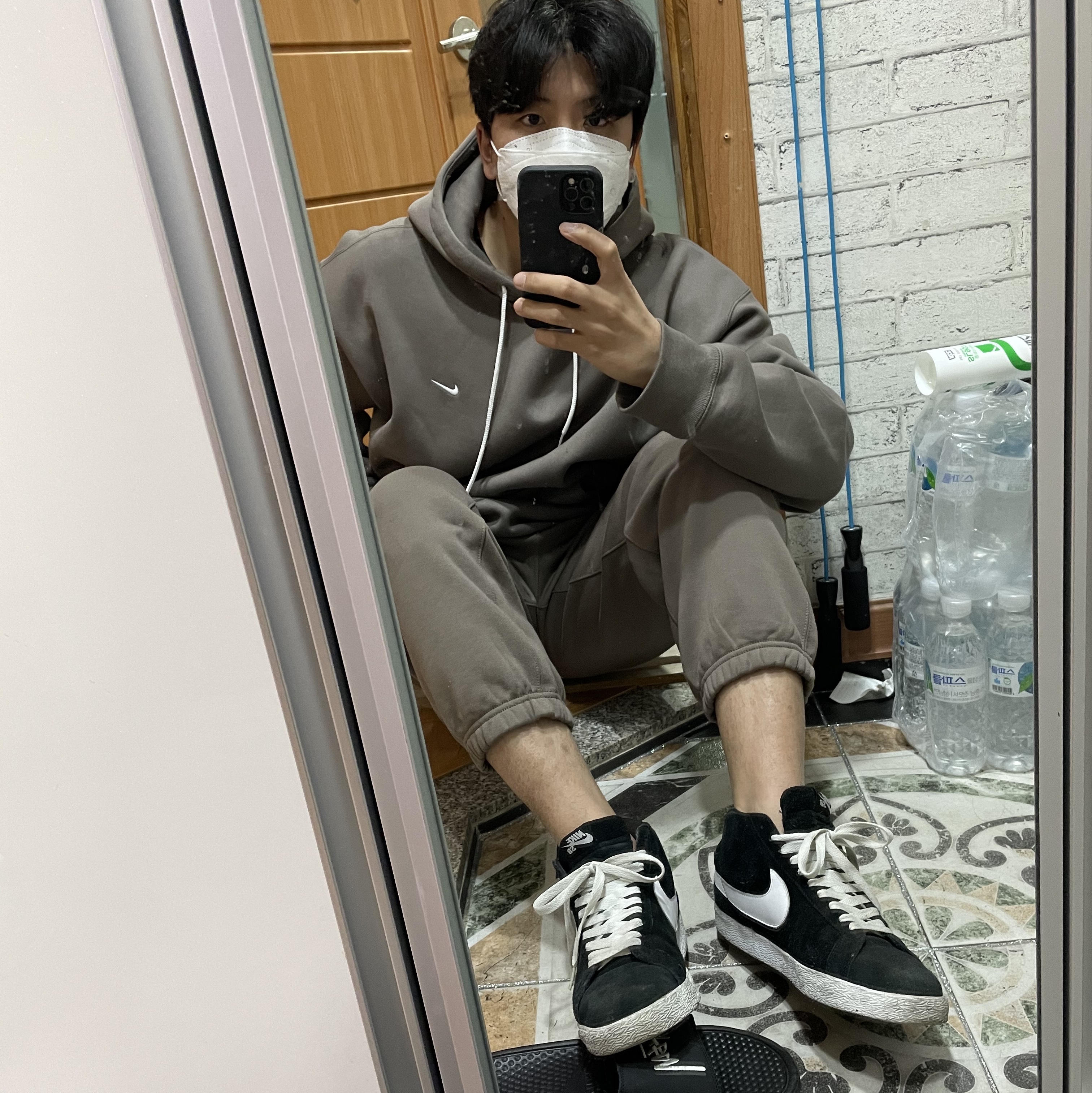 Nike M NRG Hoodie Olive Grey 착용 스타일