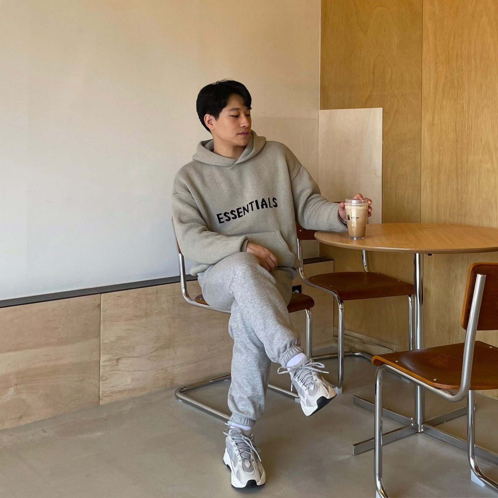 Adidas Yeezy Boost 700 V2 Static 2018, Essentials Knit Hoodie Olive - 20FW 착용 스타일