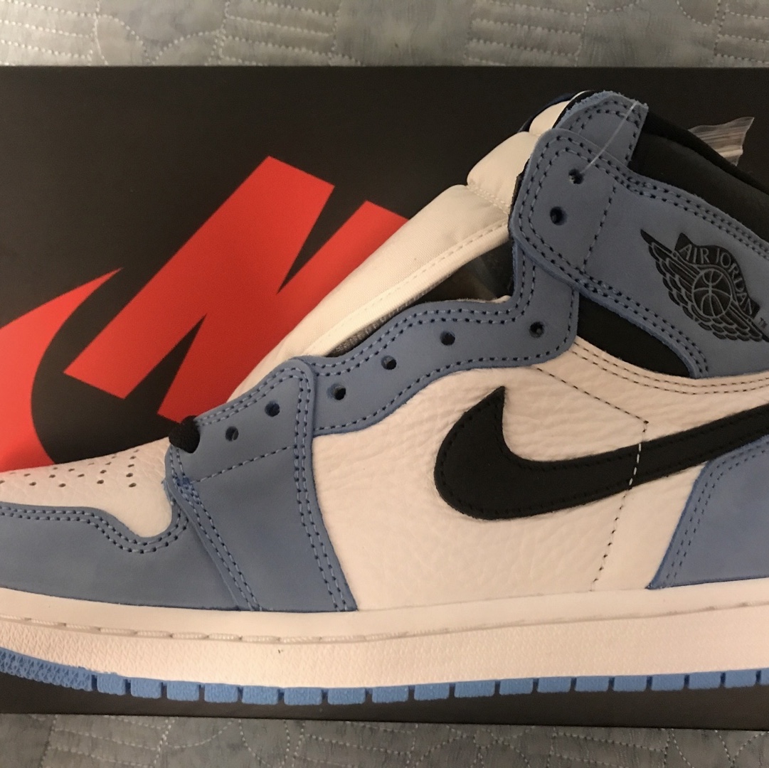 Jordan 1 Retro High OG University Blue 착용 스타일