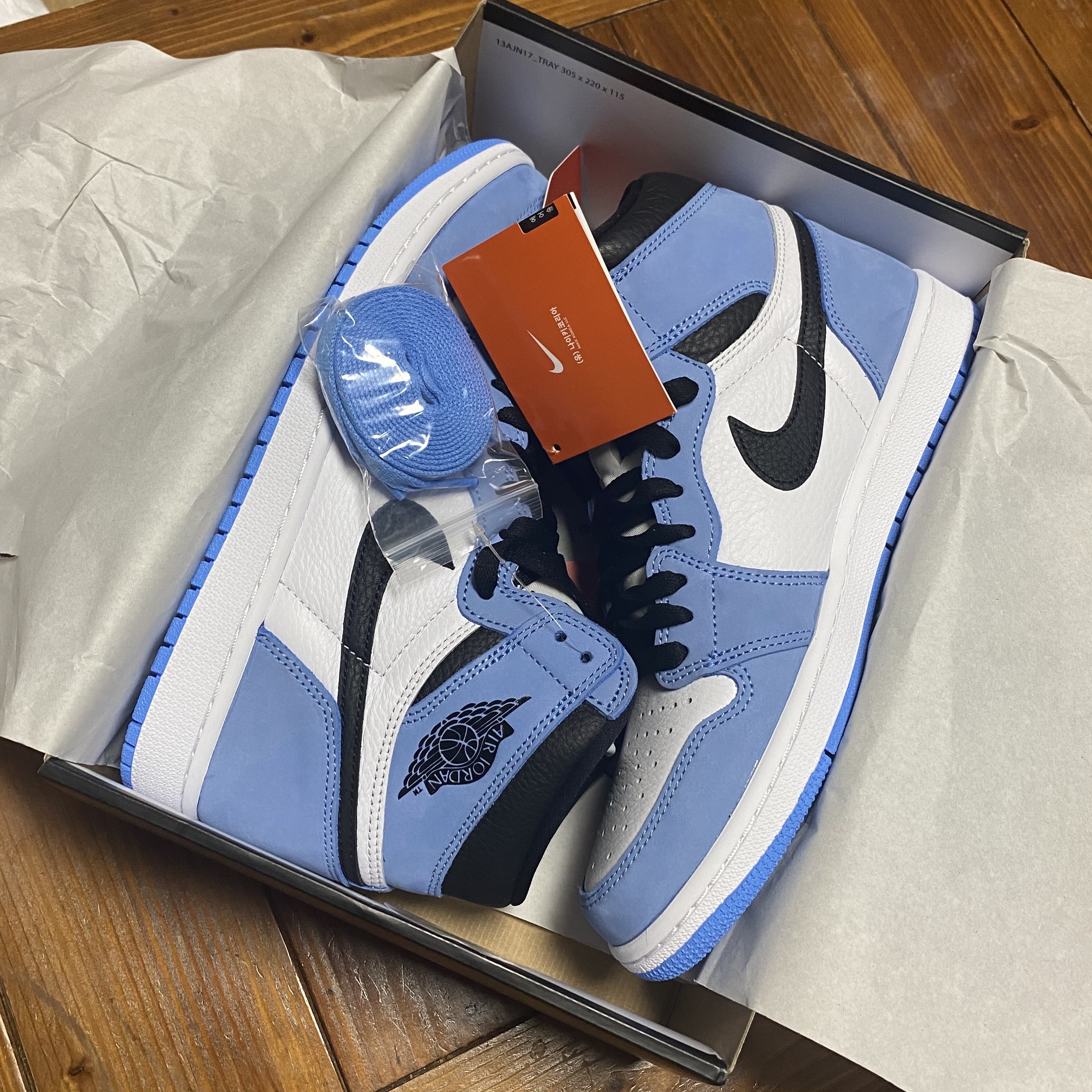 Jordan 1 Retro High OG University Blue 착용 스타일