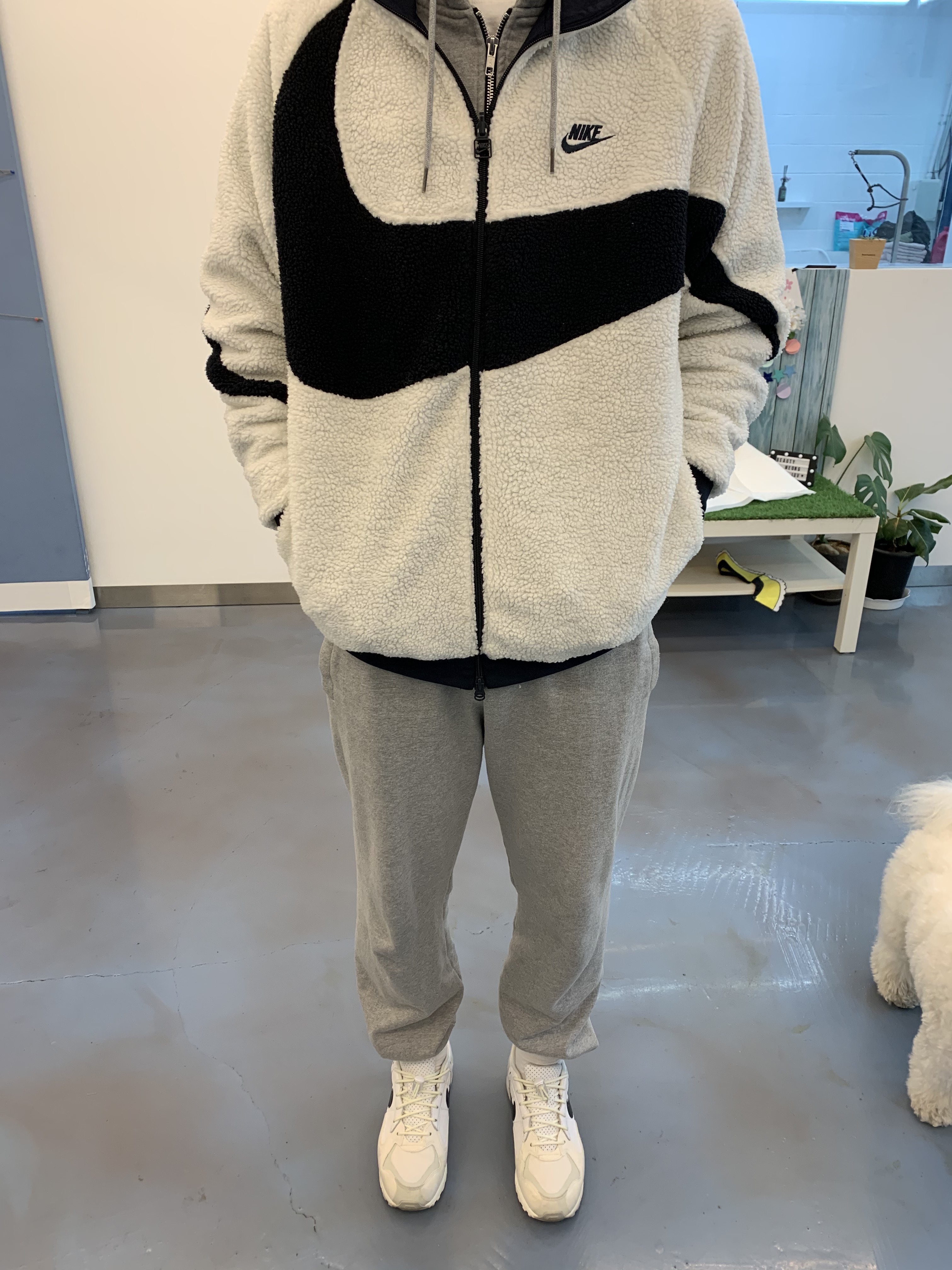 Nike Big Swoosh Full Zip Jacket White Navy, Nike x Fear of God Air Skylon 2 White 착용 스타일