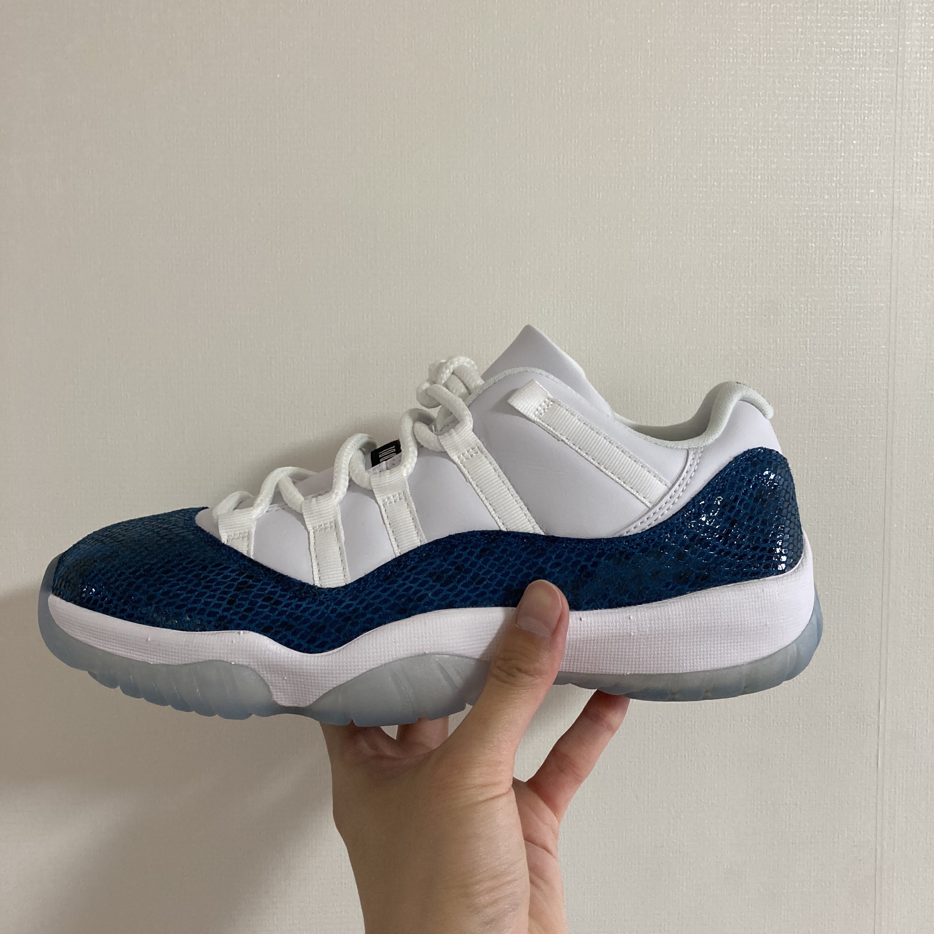 Jordan 11 Retro Low Navy Snakeskin 2019 착용 스타일 - 1