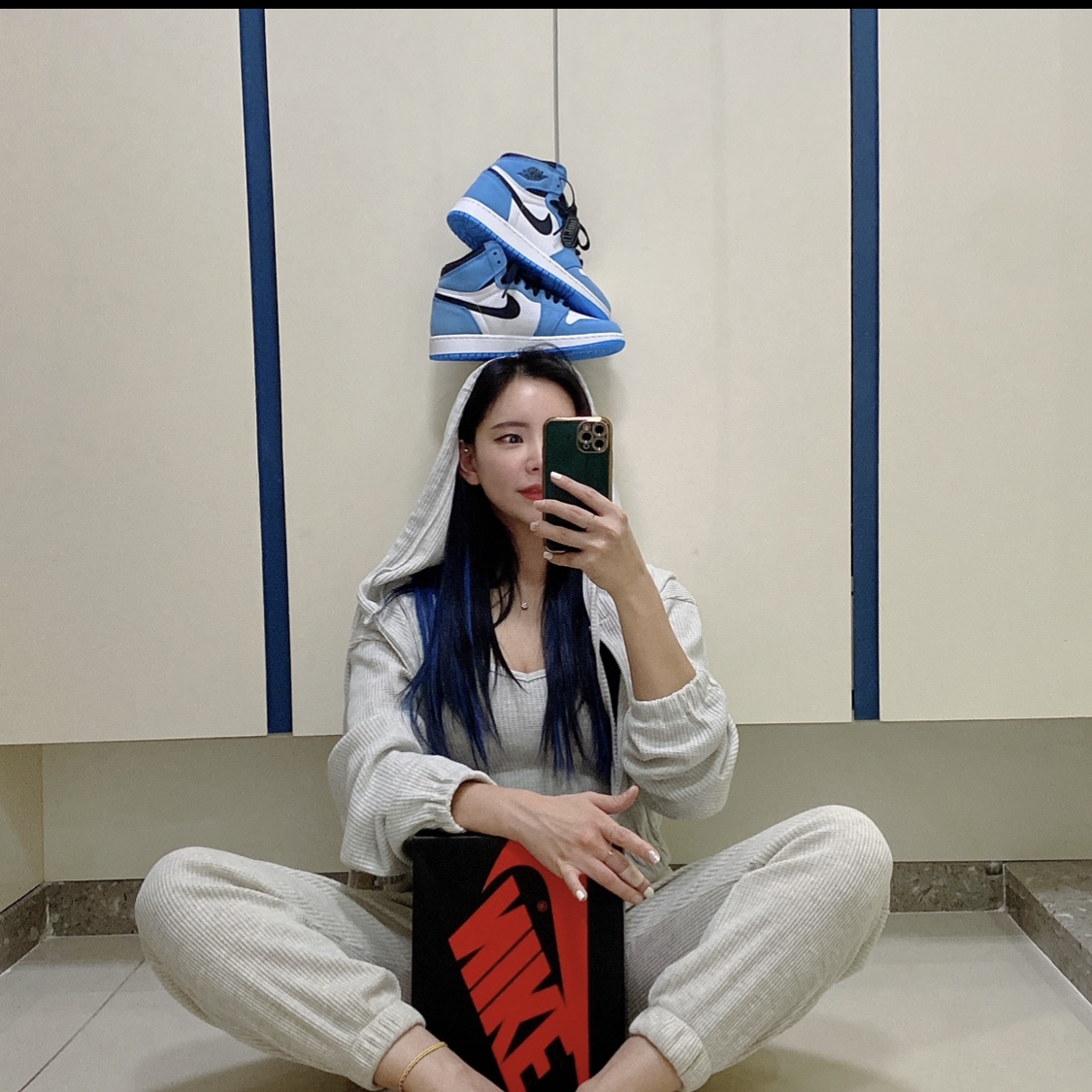 (GS) Jordan 1 Retro High OG University Blue 착용 스타일 - 1