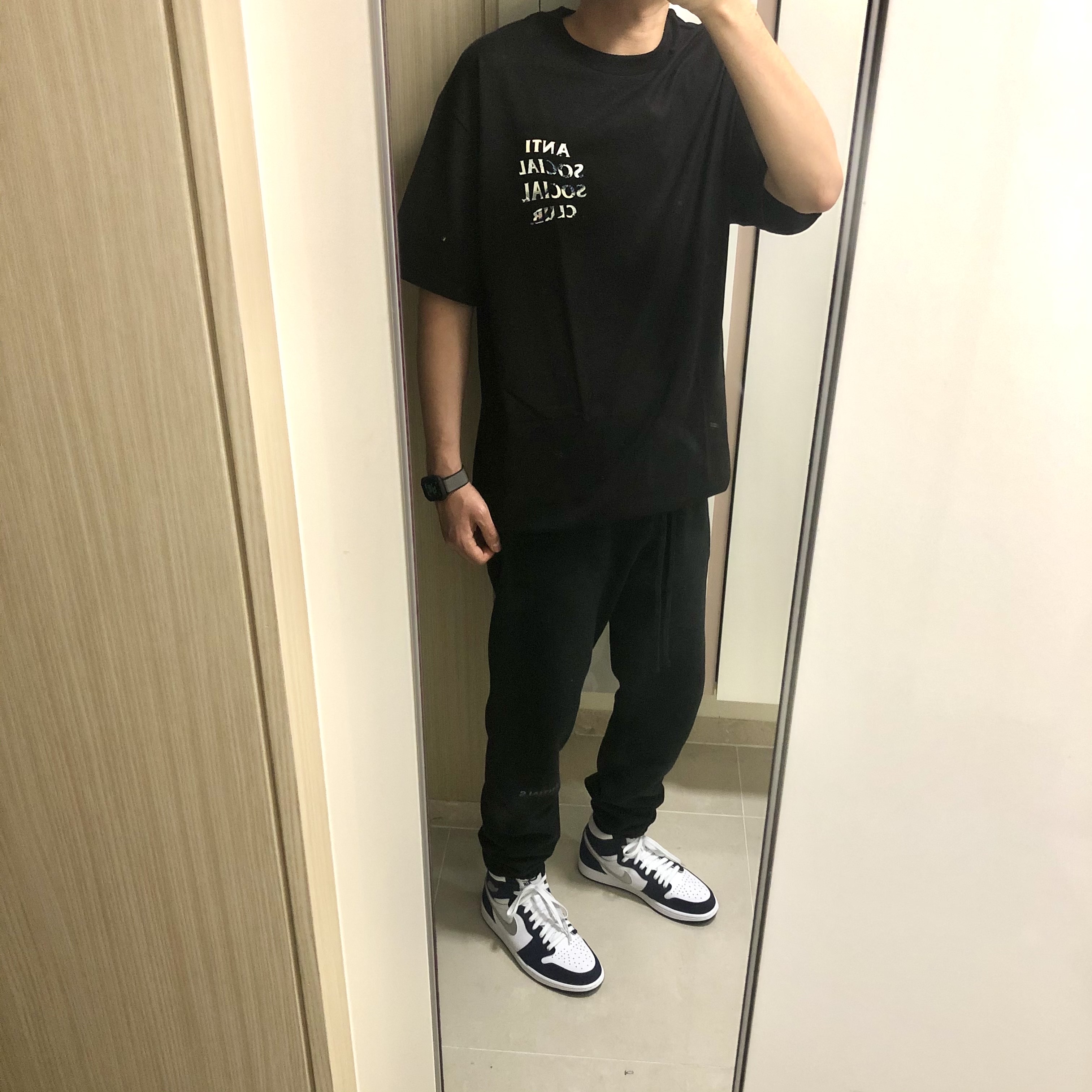 Essentials Sweatpants Dark Slate/Black 2020, Jordan 1 Retro High OG CO.JP Midnight Navy 착용 스타일 - 1