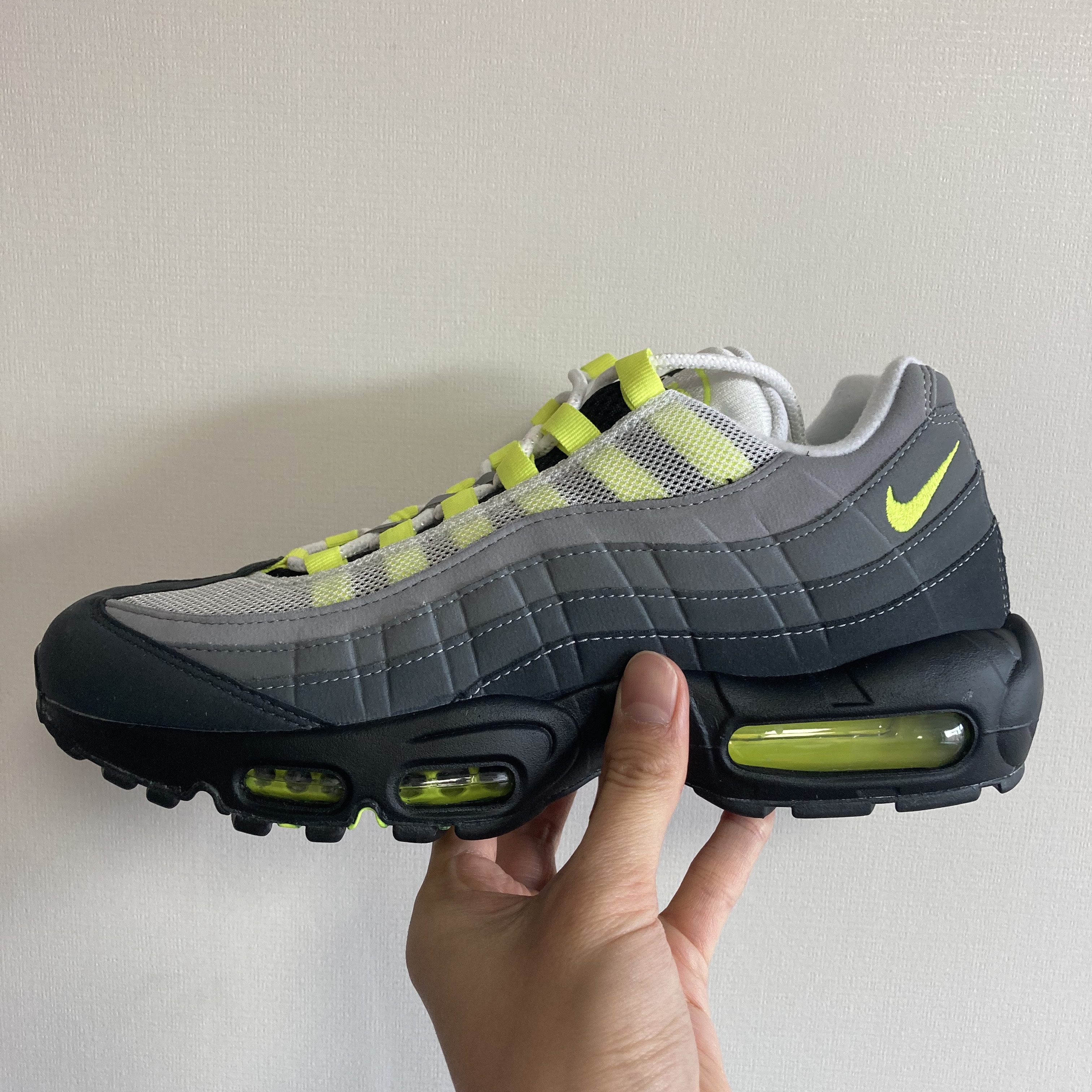 Nike Air Max 95 OG Neon Yellow 2020 착용 스타일 - 1