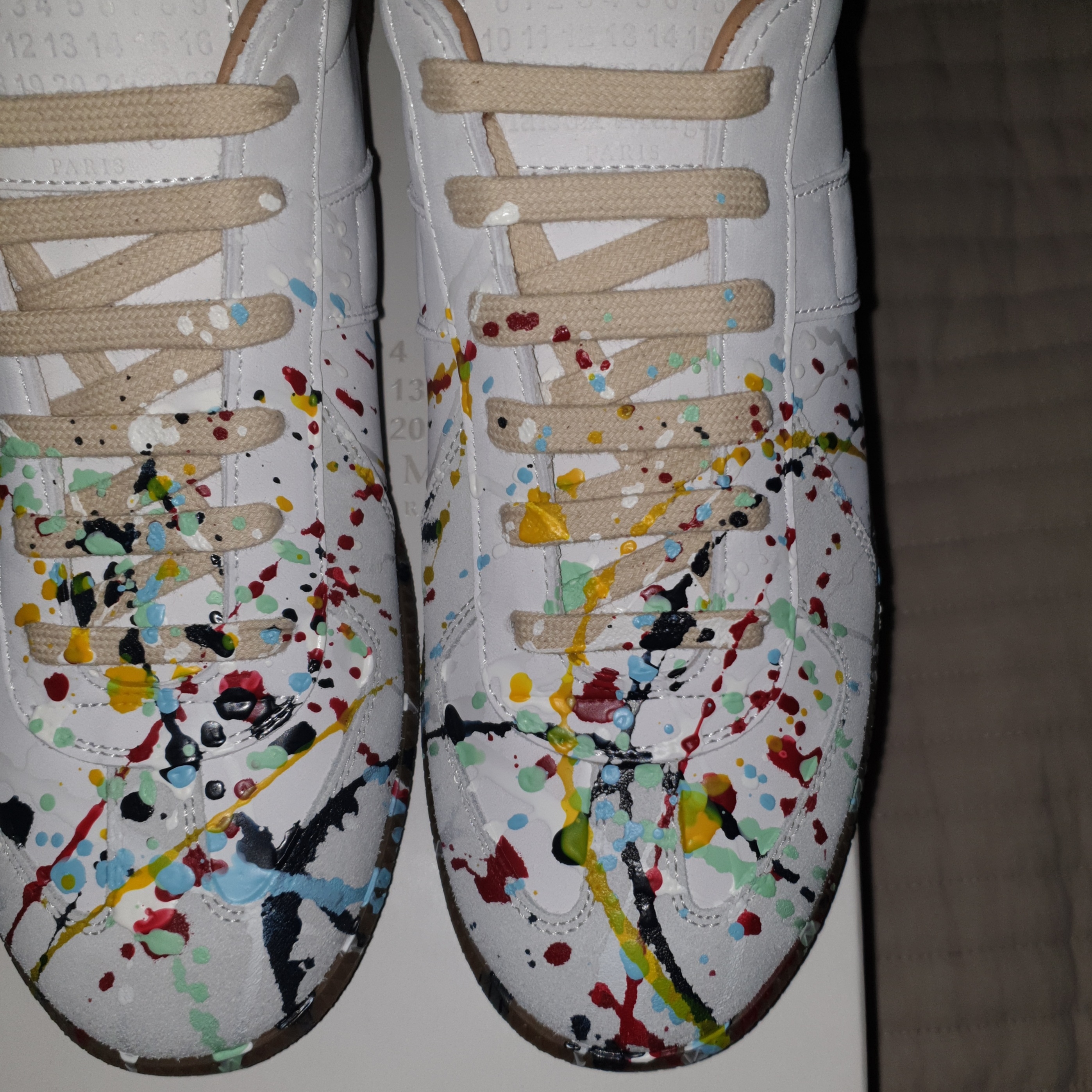 Maison Margiela Replica Paint Drop Sneakers 착용 스타일