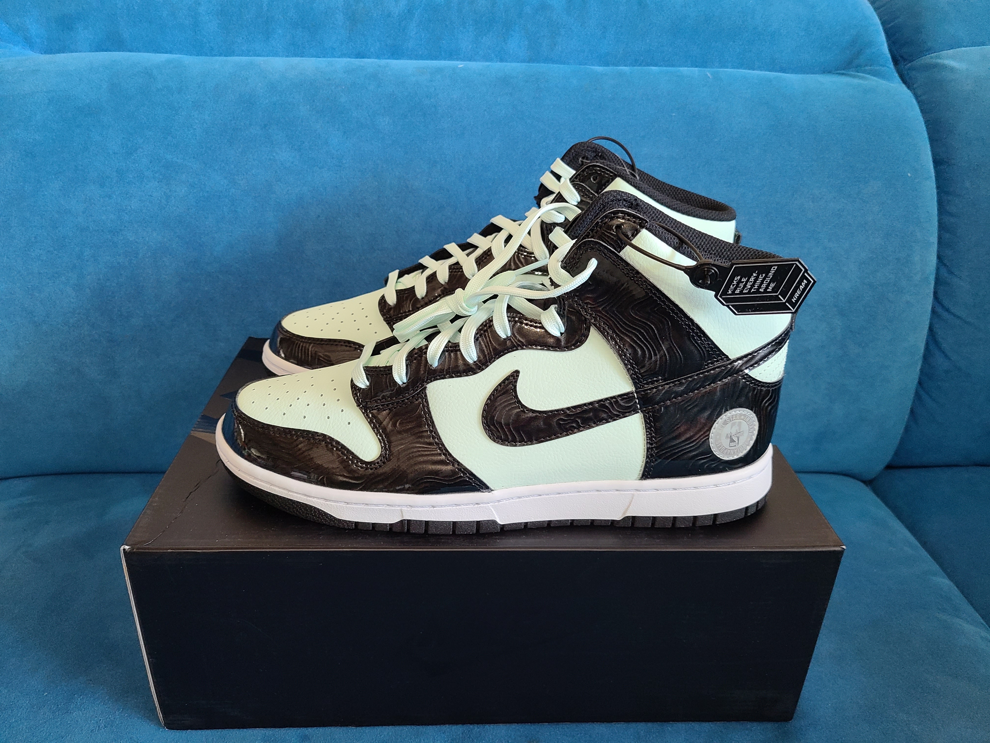 Nike Dunk High Barely Green 착용 스타일 - 1