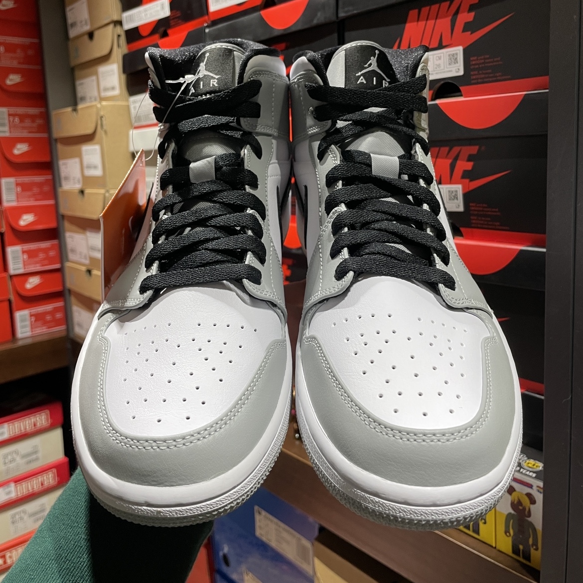 Jordan 1 Mid Light Smoke Grey 착용 스타일