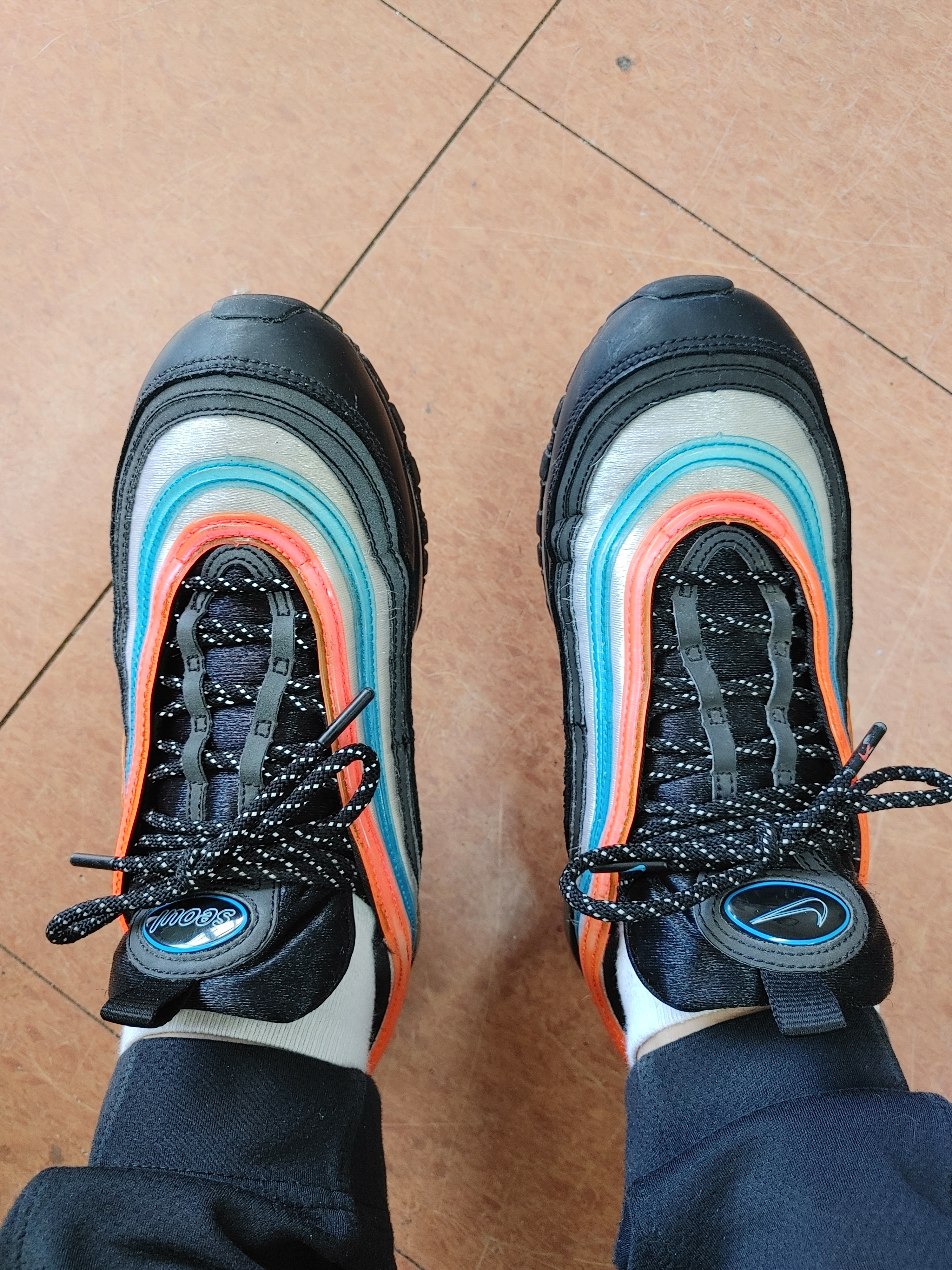 Nike Air Max 97 Neon Seoul 착용 스타일