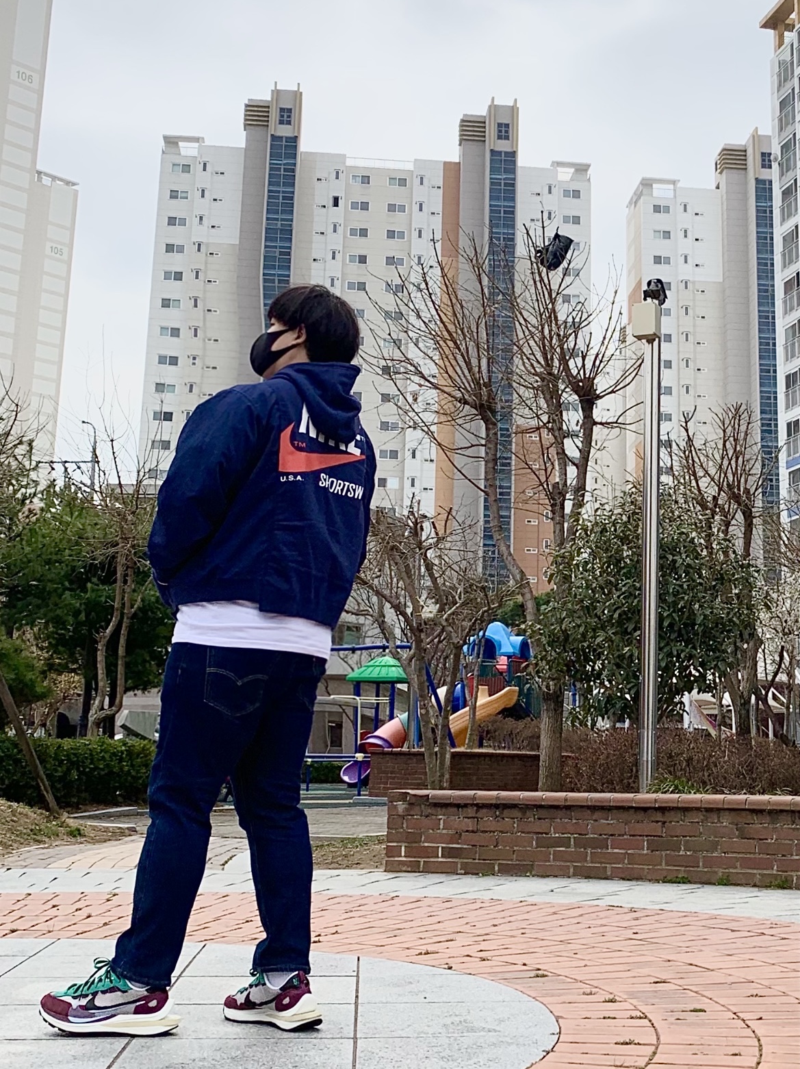 Nike x Sacai VaporWaffle String & Black Villain Red 착용 스타일