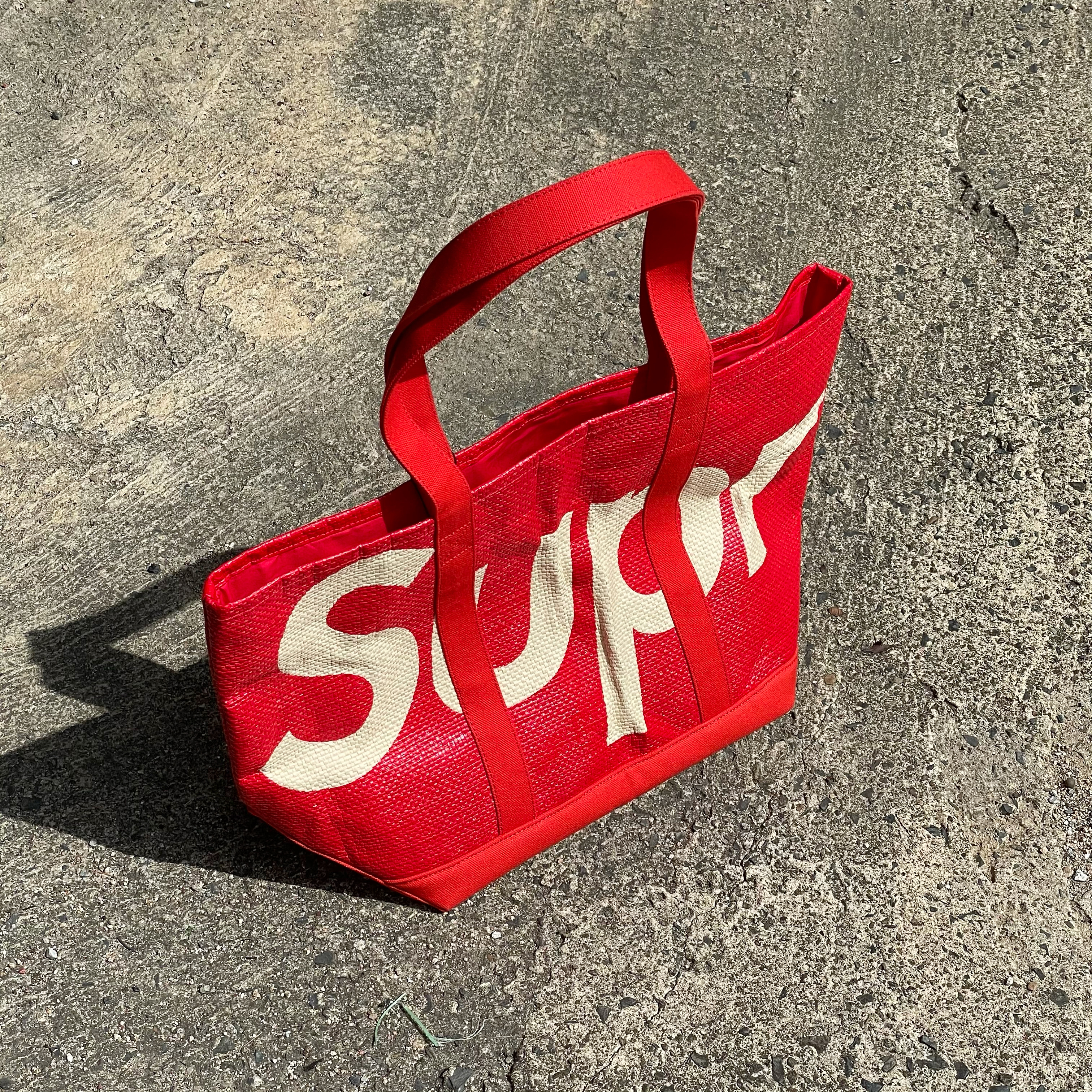 Supreme Raffia Tote Red - 20SS 착용 스타일